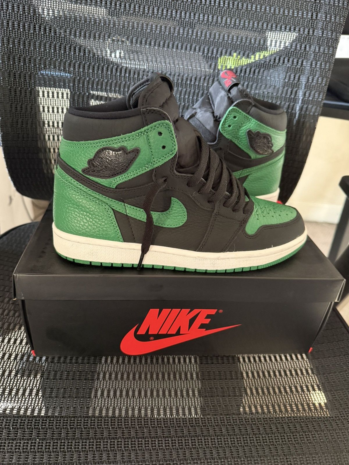 Jordan Brand Pine Green Black Jordan 1 Size US 8 / EU 41 - 3 Thumbnail
