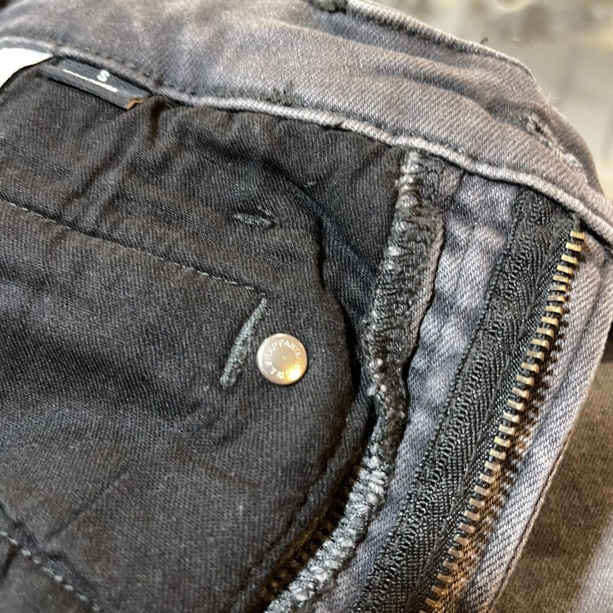 GU × Japanese Brand × Undercover GU X UNDERCOVER Faded Ripped Jeans Size US 30 / EU 46 - 12 Thumbnail