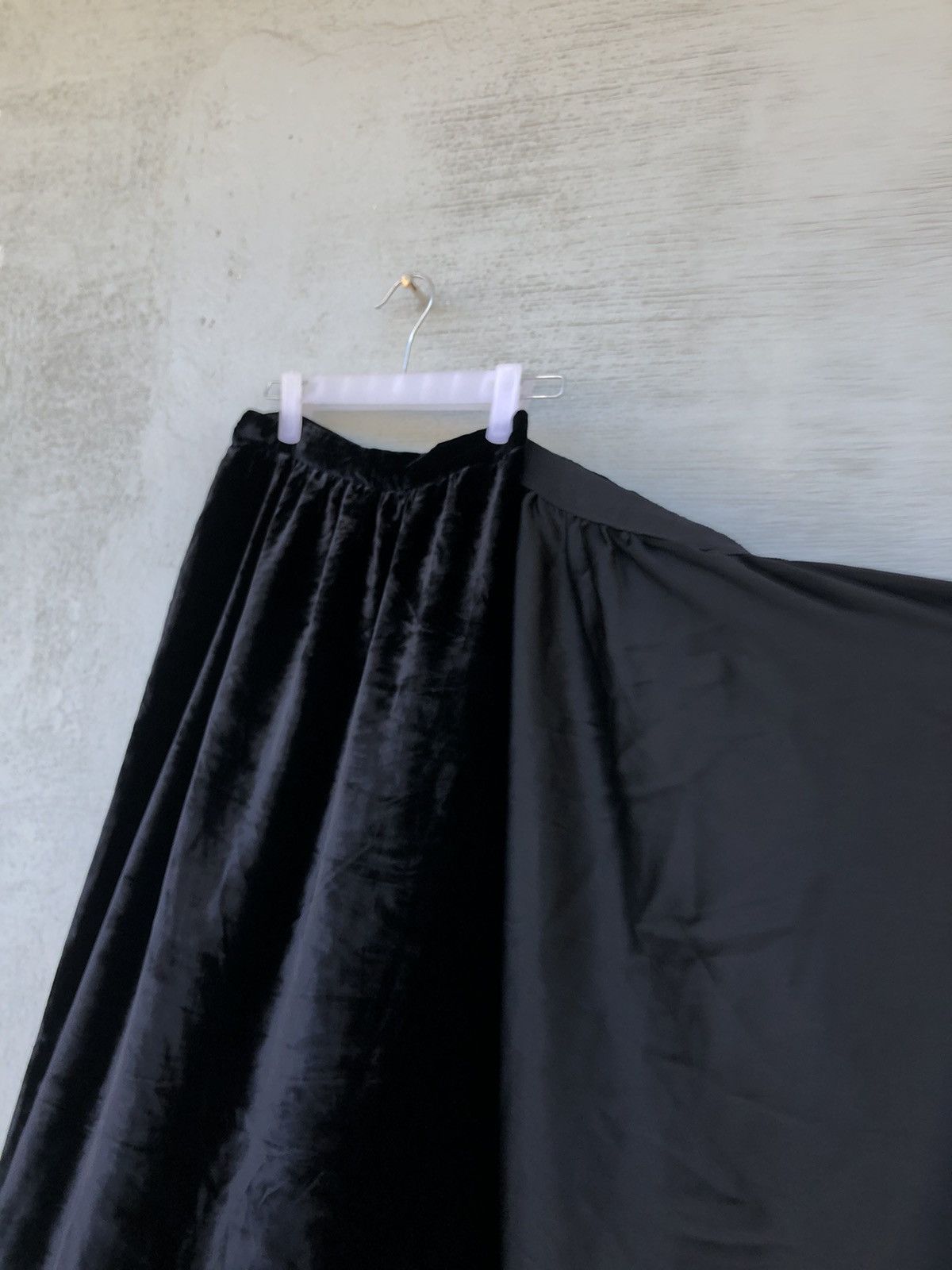 Giorgio Armani Vintage Giorgio Armani Velour Asymmetrical Skirt Size 26" / US 2 / IT 38 - 4 Thumbnail