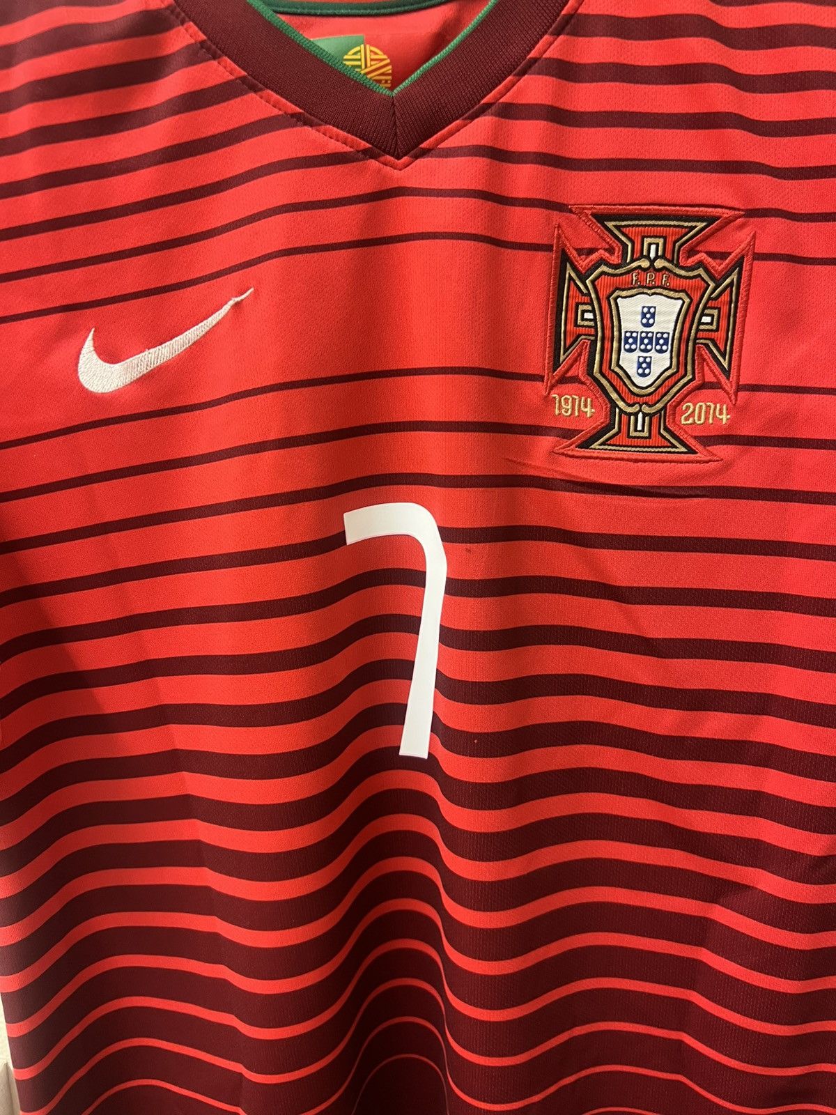 Nike Ronaldo 2014 Portugal Home World Cup Jersey Size US S / EU 44-46 / 1 - 3 Thumbnail