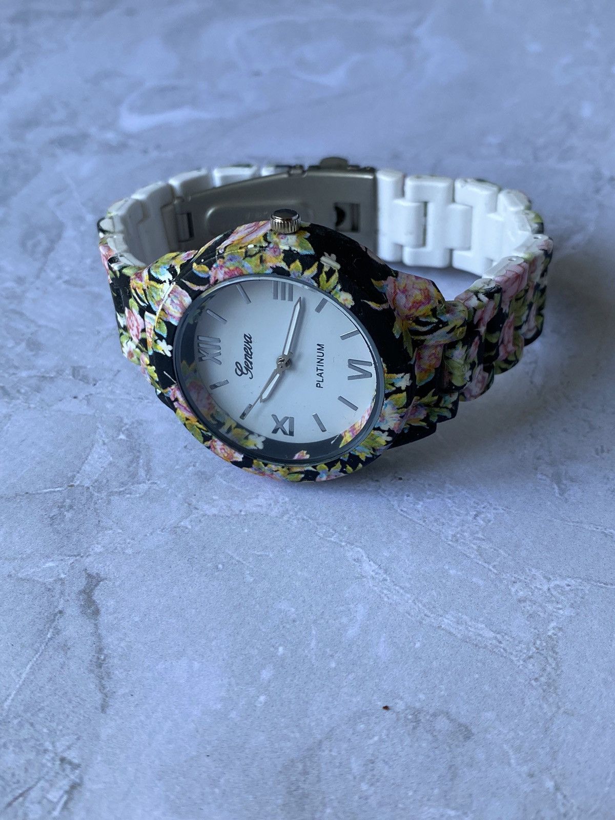 Geneva × Jewelry × Vintage Geneva Platinum Women’s Watch with Floral Design Size ONE SIZE - 1 Thumbnail