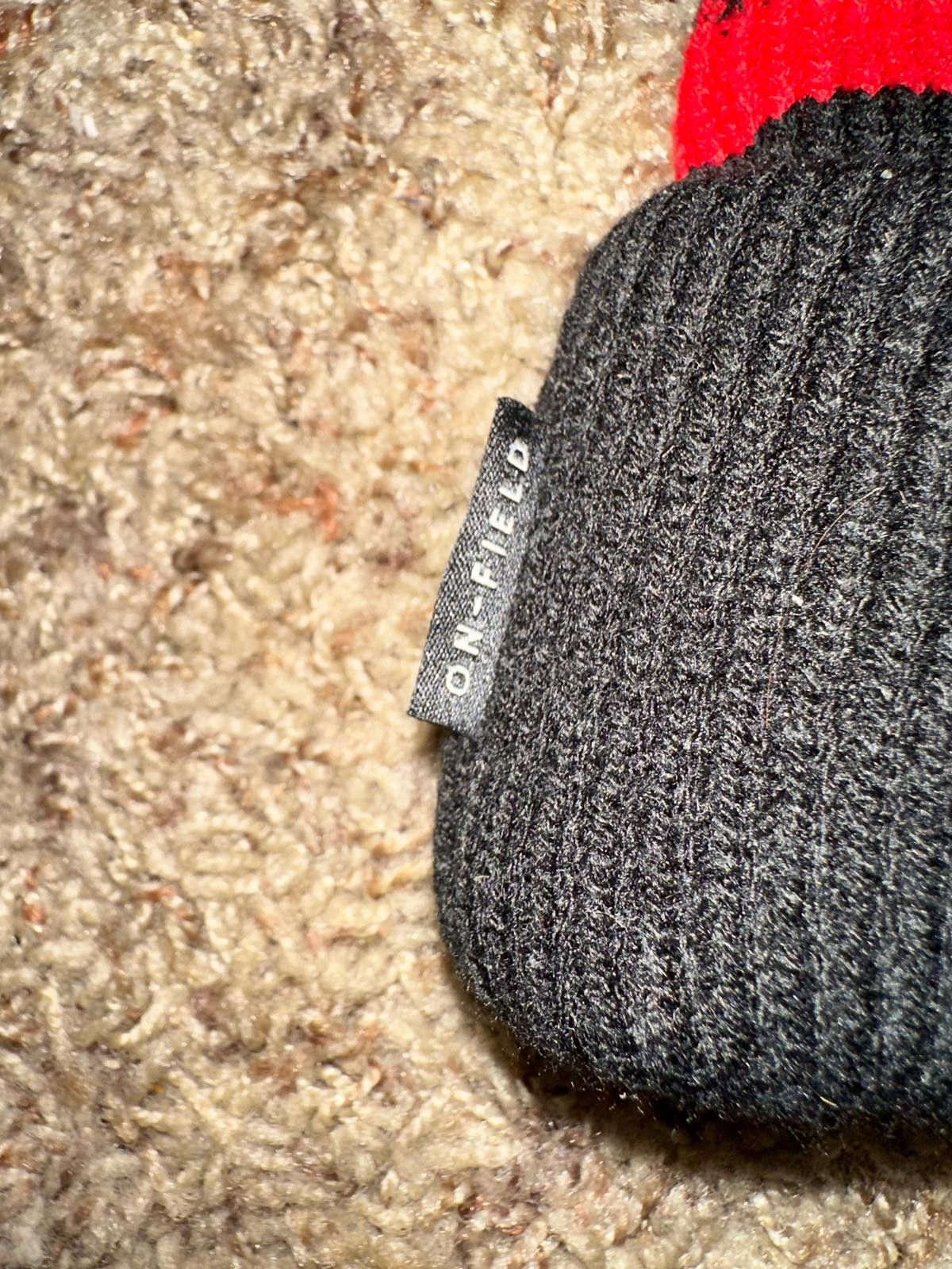 Nike Nike Men’s Black Georgia Bulldogs On-Field Peak Cuffed Knit Hat with Pom Sample Size ONE SIZE - 8 Thumbnail