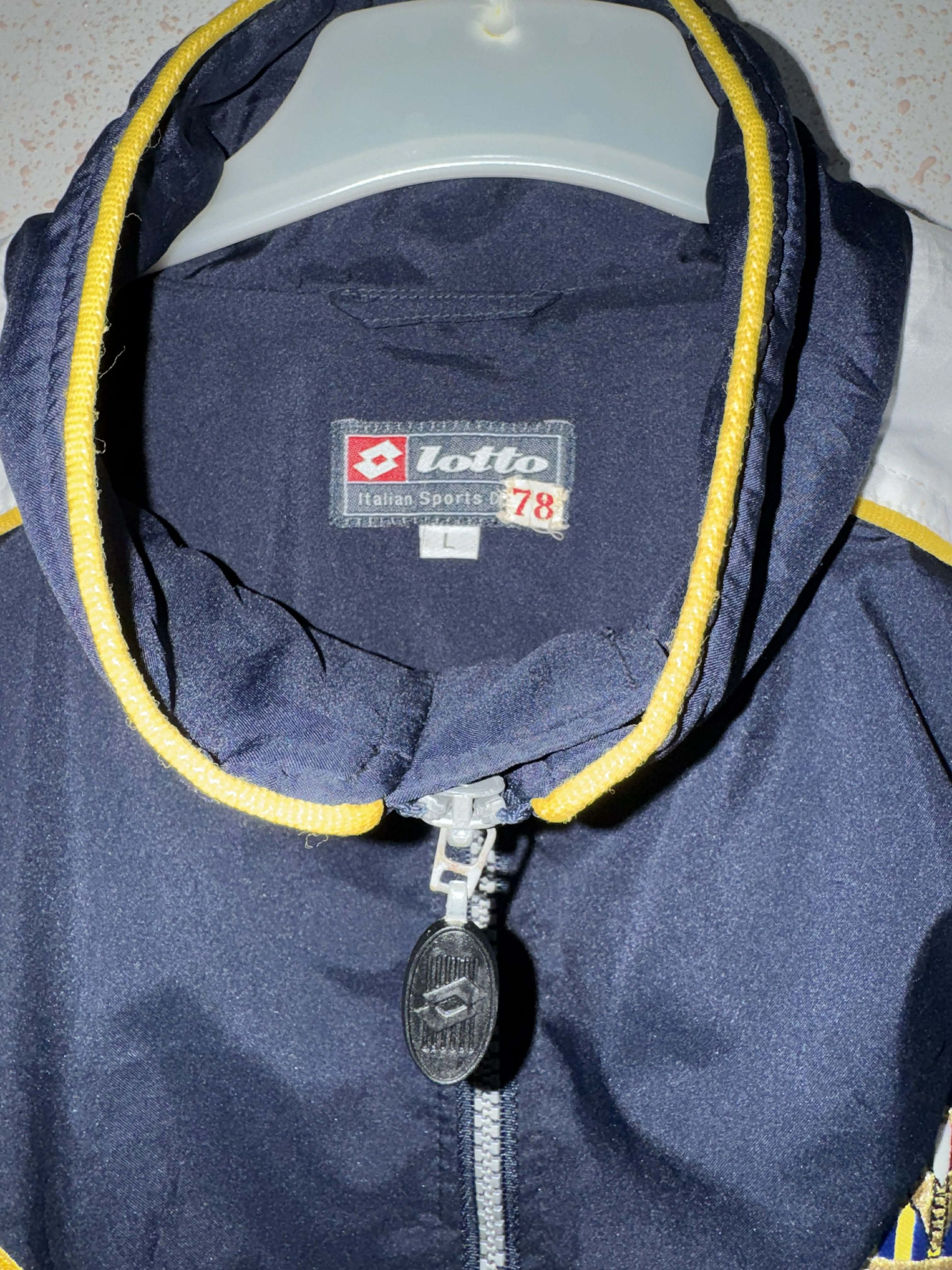 Lotto Sport Hellas Verona 2000/01 Vintage Player Issue Lotto Jacket Size US L / EU 52-54 / 3 - 4 Thumbnail
