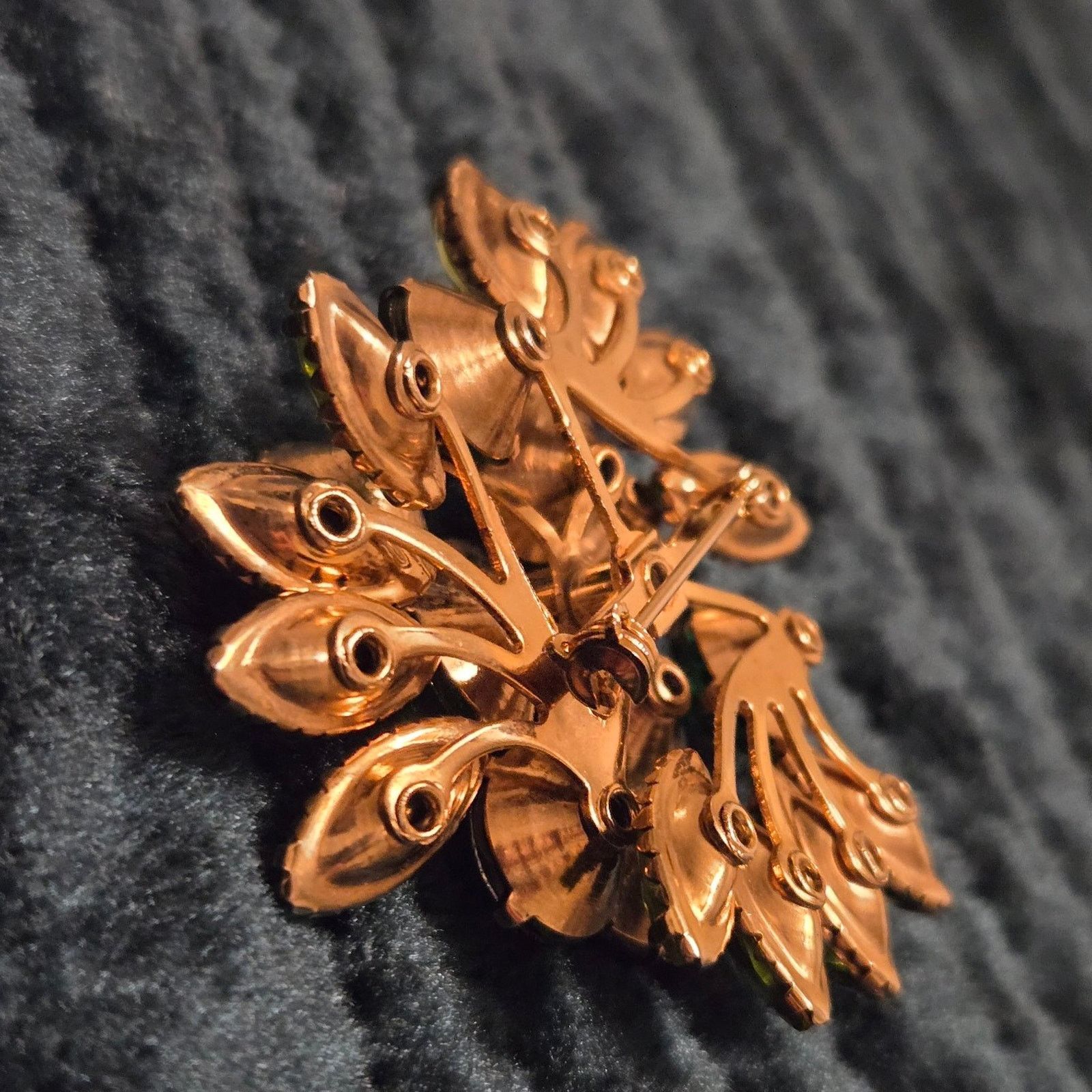 Jewelry Stunning Vintage Green Rhinestone Brooch Size ONE SIZE - 9 Thumbnail