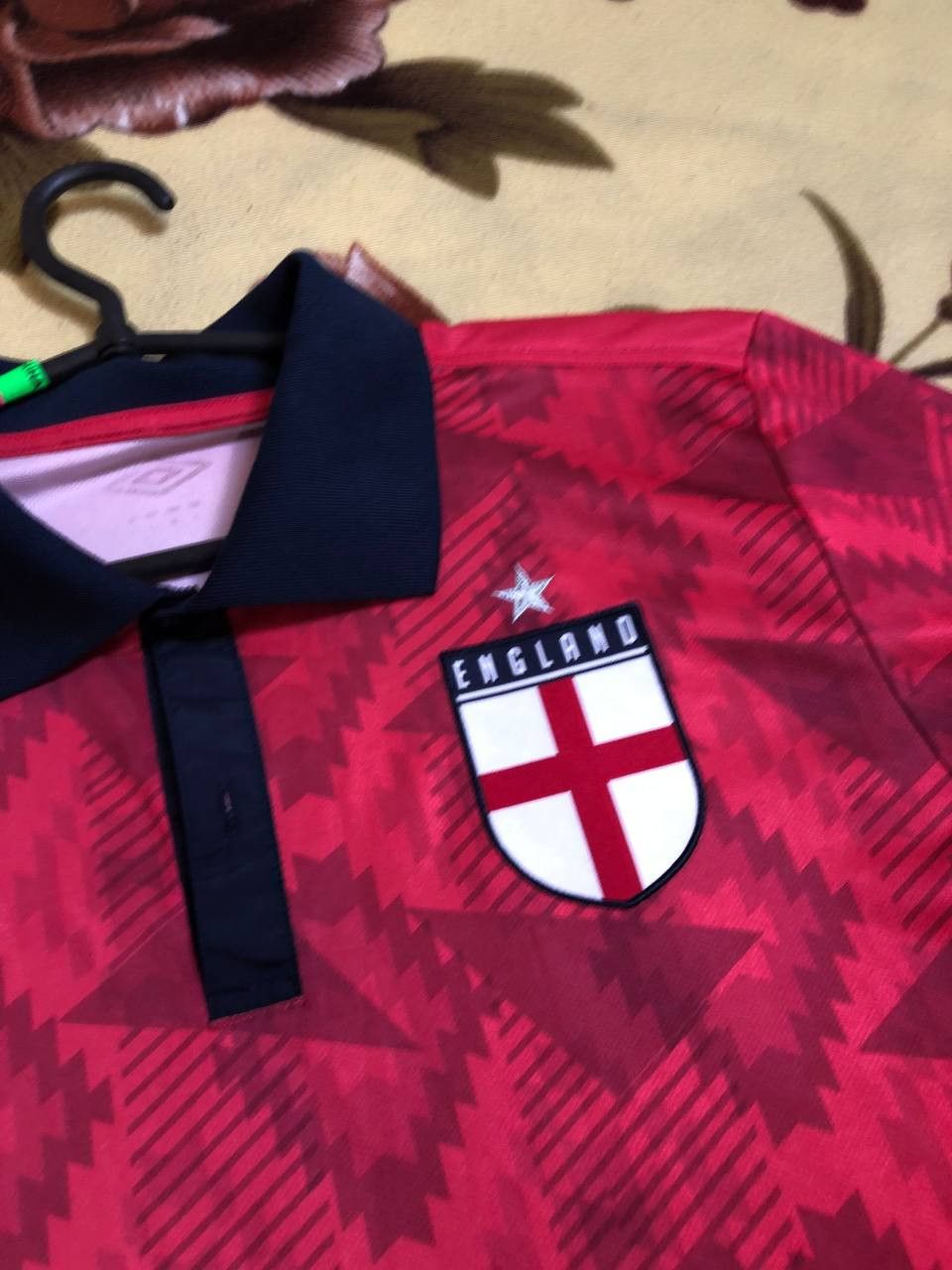 Umbro Umbro ENGLAND RETRO FOOTBALL SHIRT SOCCER JERSEY Size US L / EU 52-54 / 3 - 5 Thumbnail