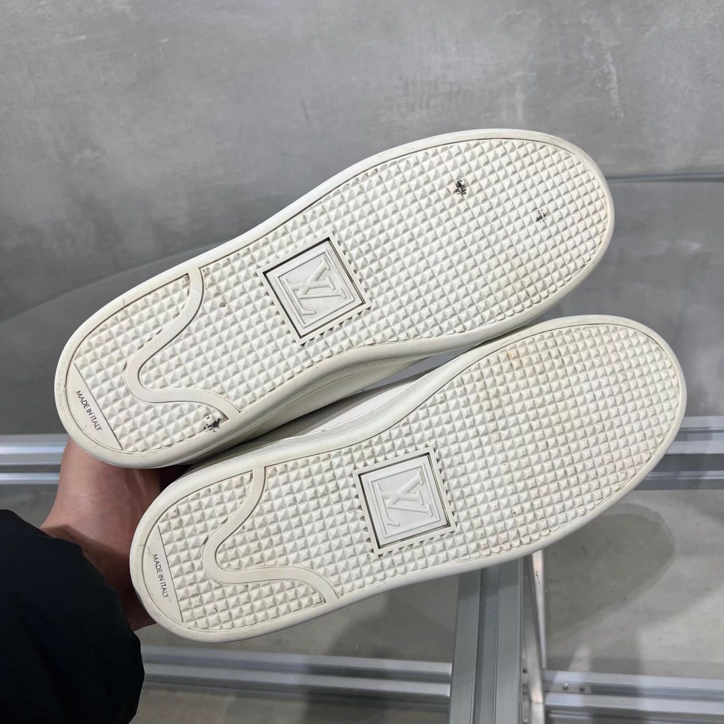 Louis Vuitton LV Classic Metal White Sneakers UK2.5 EU36.5 Size US 5.5 / IT 35.5 - 7 Thumbnail