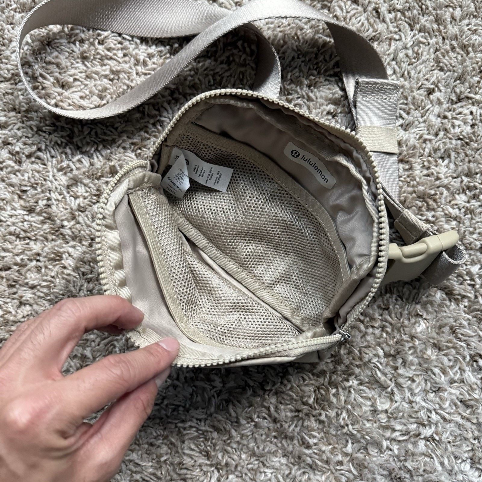 Lululemon LuluLemon Everywhere Belt Bag 1L Beige Tan Shoulder Strap Size ONE SIZE - 5 Thumbnail