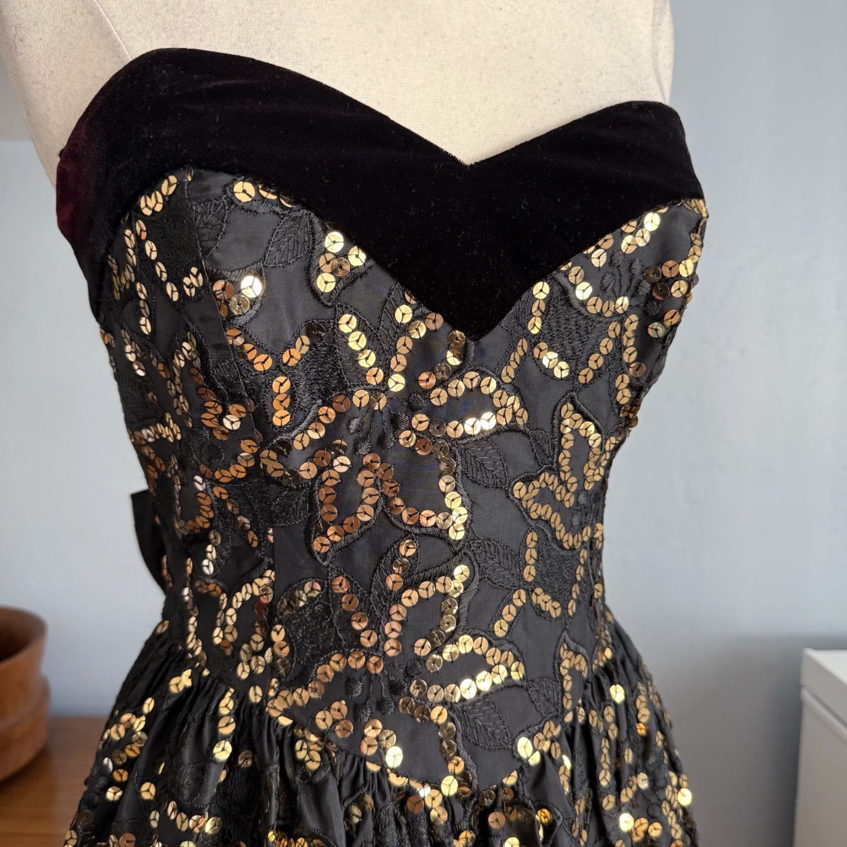 Jessica McClintock VINTAGE Jessica McClintock Black w/ Gold Sequins Strapless Long Dress Sz S Ball Gown 1980s Formal Womens Size XS / US 0-2 / IT 36-38 - 4 Thumbnail