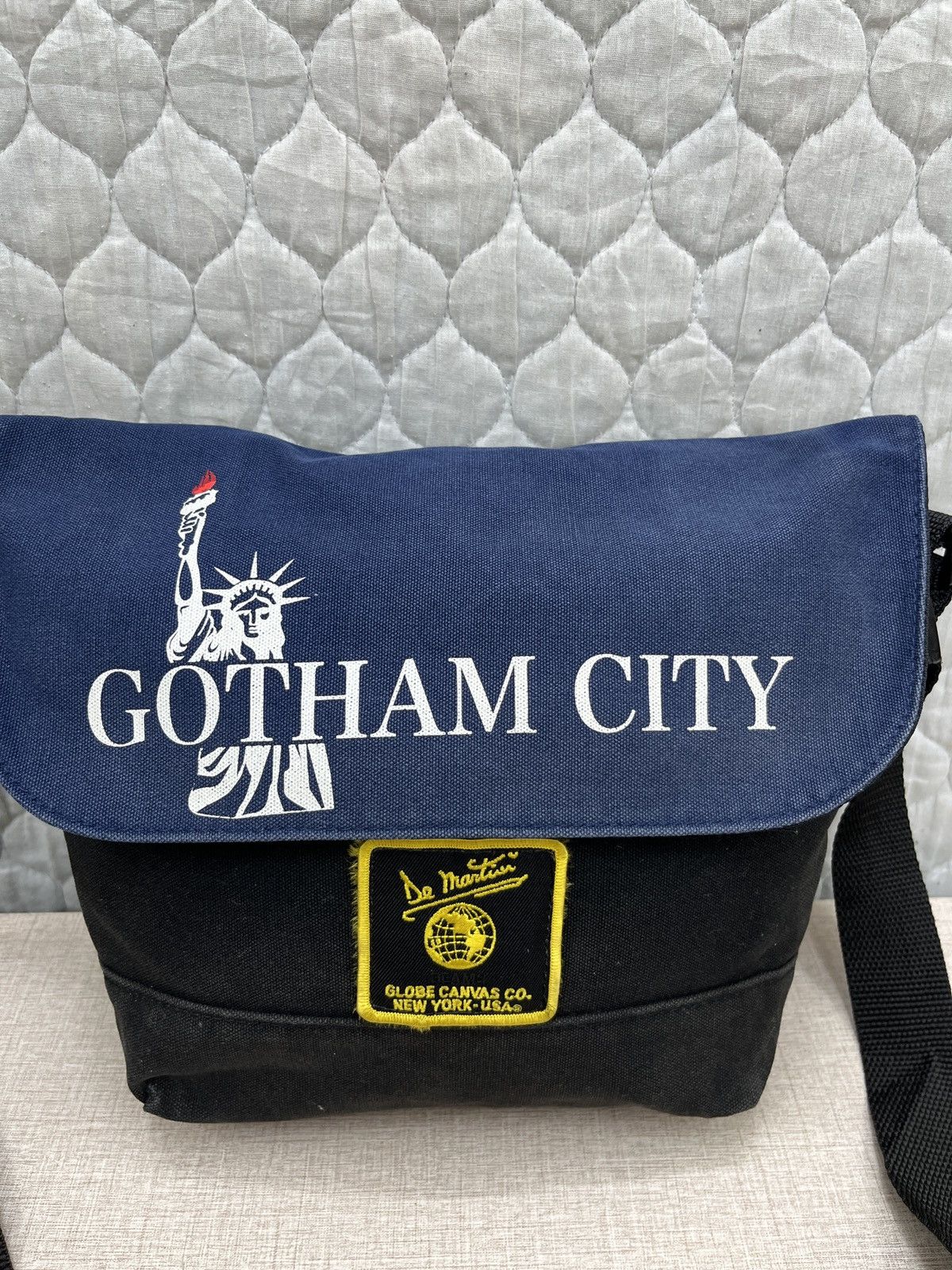 BEAMS GOTHAM CITY SLING BAG