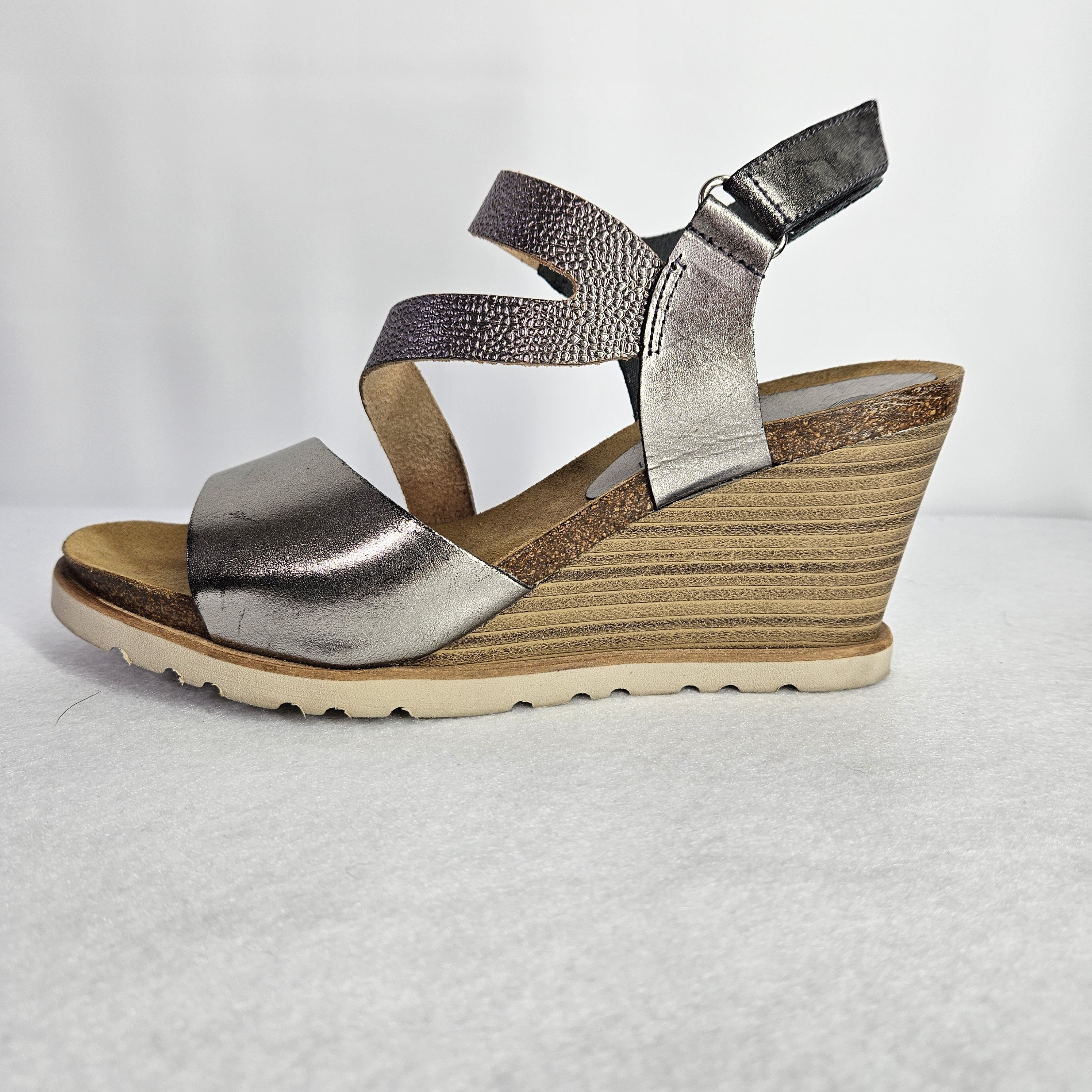 Other Eric Michael Size 39/8.5 Wedge Sandals Silver Leather Strap Size US 8.5 / IT 38.5 - 4 Thumbnail