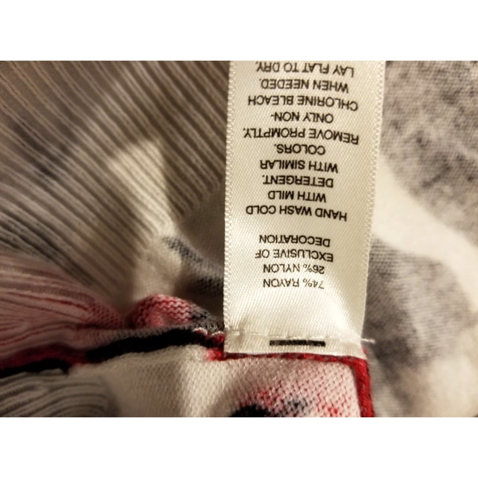 White House Black Market Womens White House Black Market Cardigan Jacket Sweater S Small Red Black Rose Black Mens Womens Boys Girls Size S / US 4 / IT 40 - 5 Thumbnail