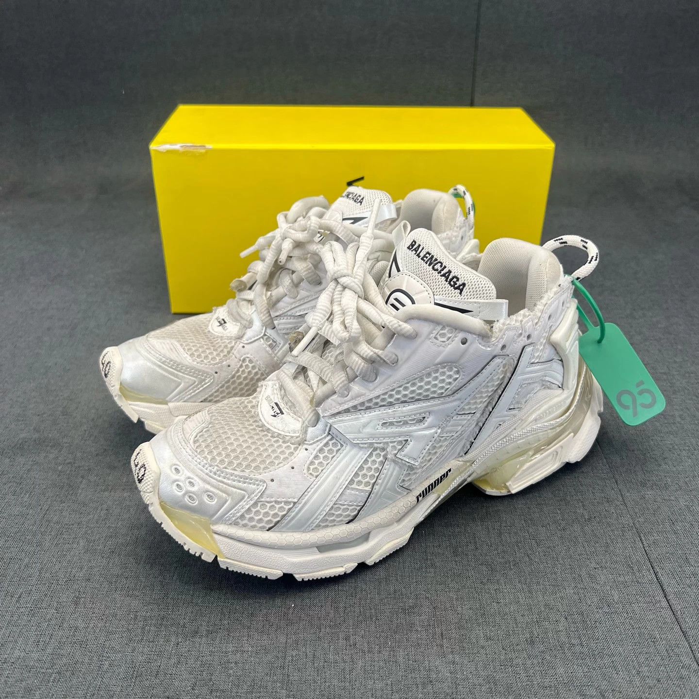 Balenciaga Balenciaga Runner White 2x Worn Like New 40 Size US 7 / EU 40 - 1 Thumbnail
