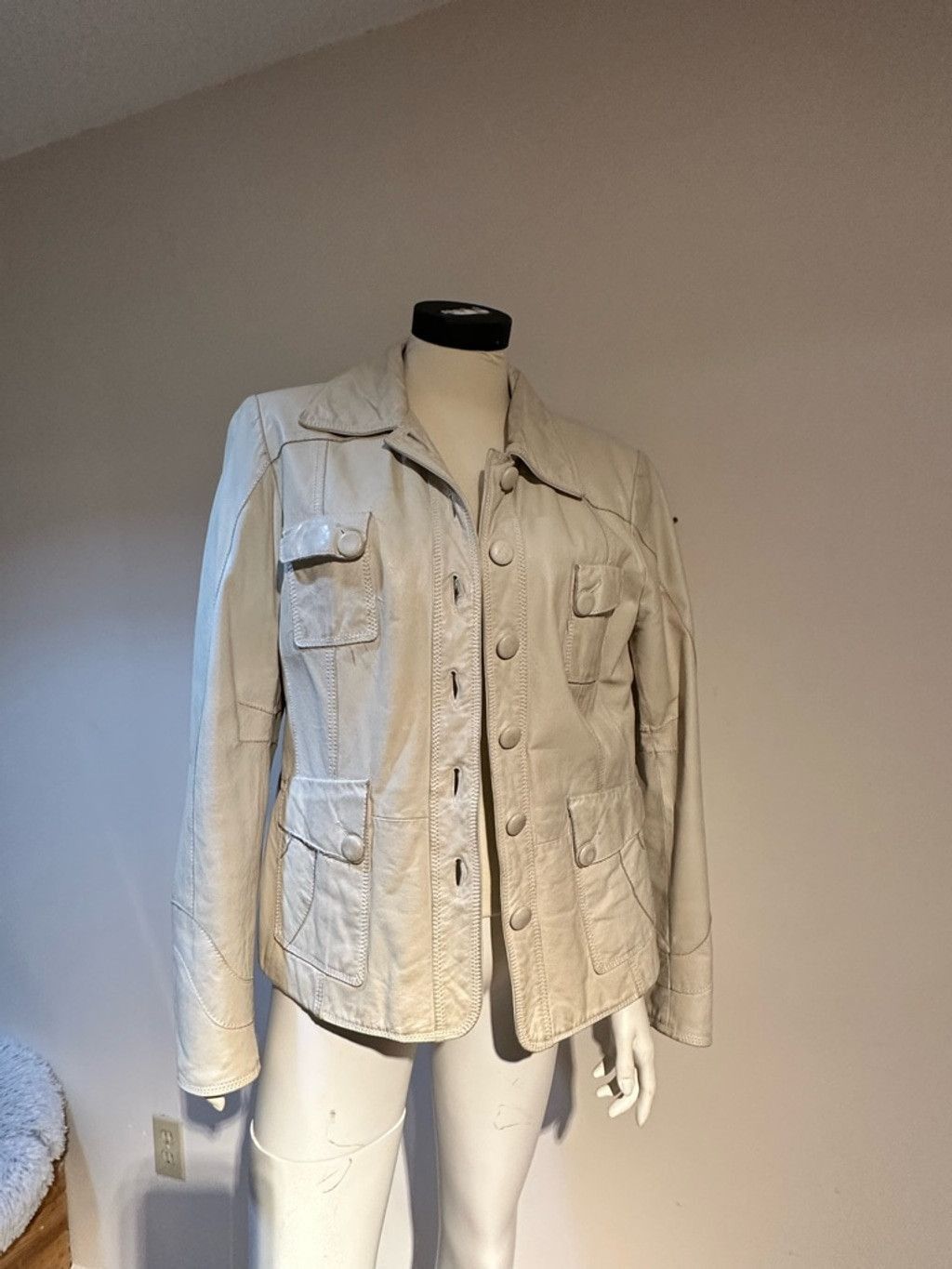 Danier Danier genuine leather off white size L, Size L / US 10 / IT 46 - 1 Thumbnail