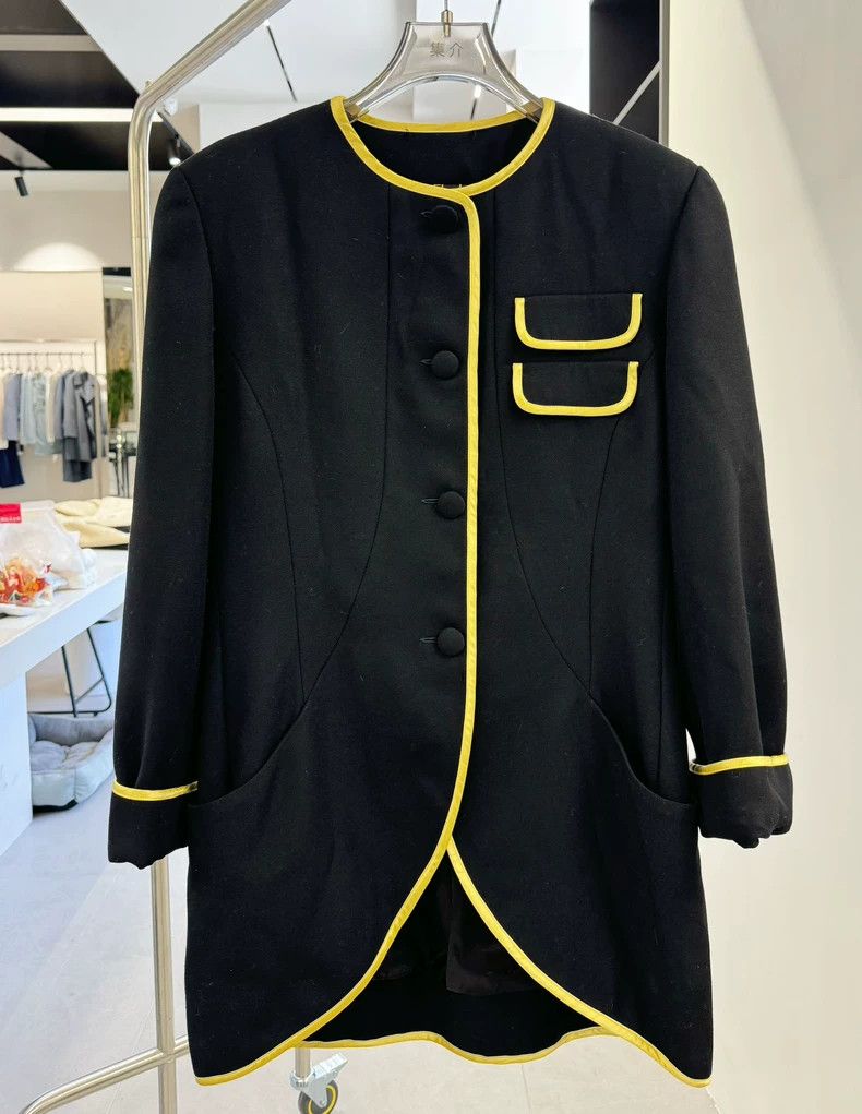 Chanel Black Wool Blend Court Style Coat - dmc Size M / US 6-8 / IT 42-44 - 1 Thumbnail