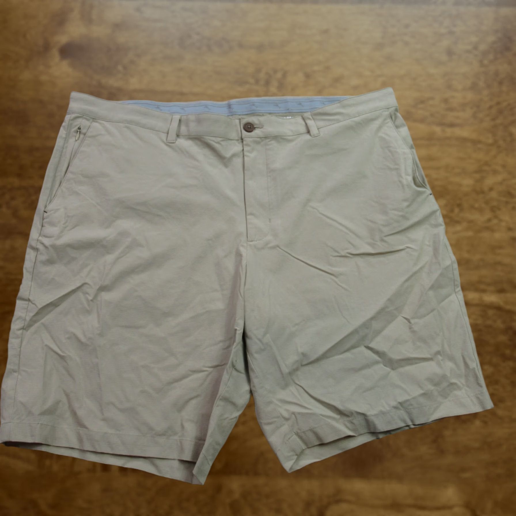 Tommy Bahama Tommy Bahama Shorts Mens 44 Pocket Lightweight Outdoors Chino Beige Size US 44 / EU 60 - 1 Thumbnail