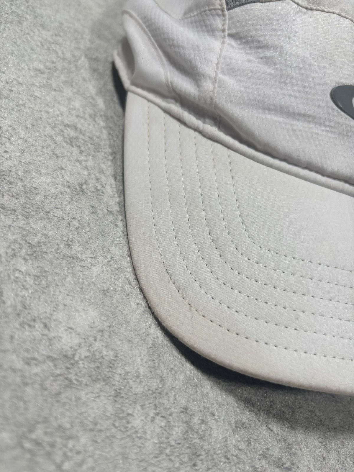 Oakley Oakley Vintage Tech 5 Panel Running Cap Gorpcore Hat White Size ONE SIZE - 2 Thumbnail