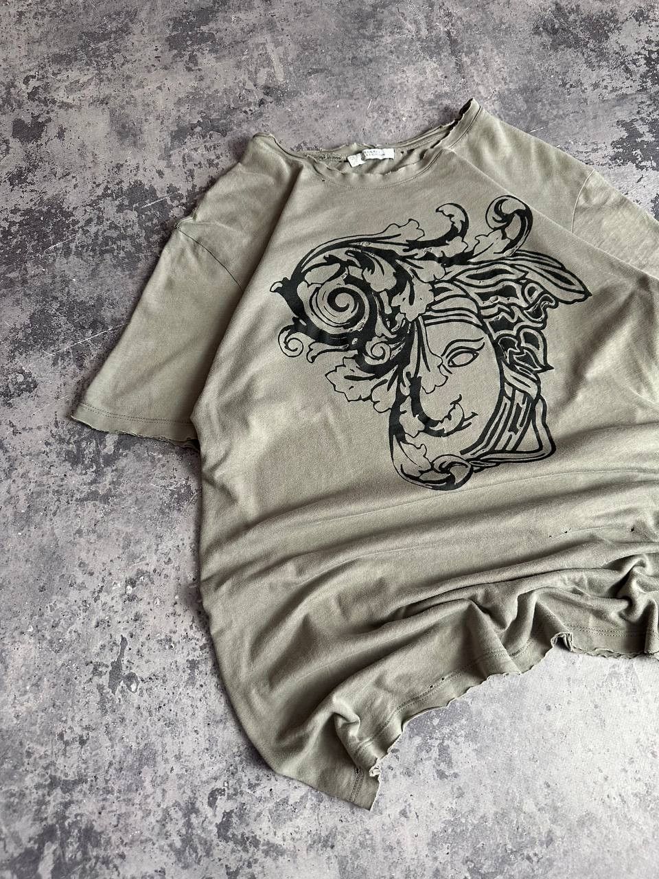 Versace Versace Gray Logo T-Shirt Distressed Size US M / EU 48-50 / 2 - 3 Thumbnail