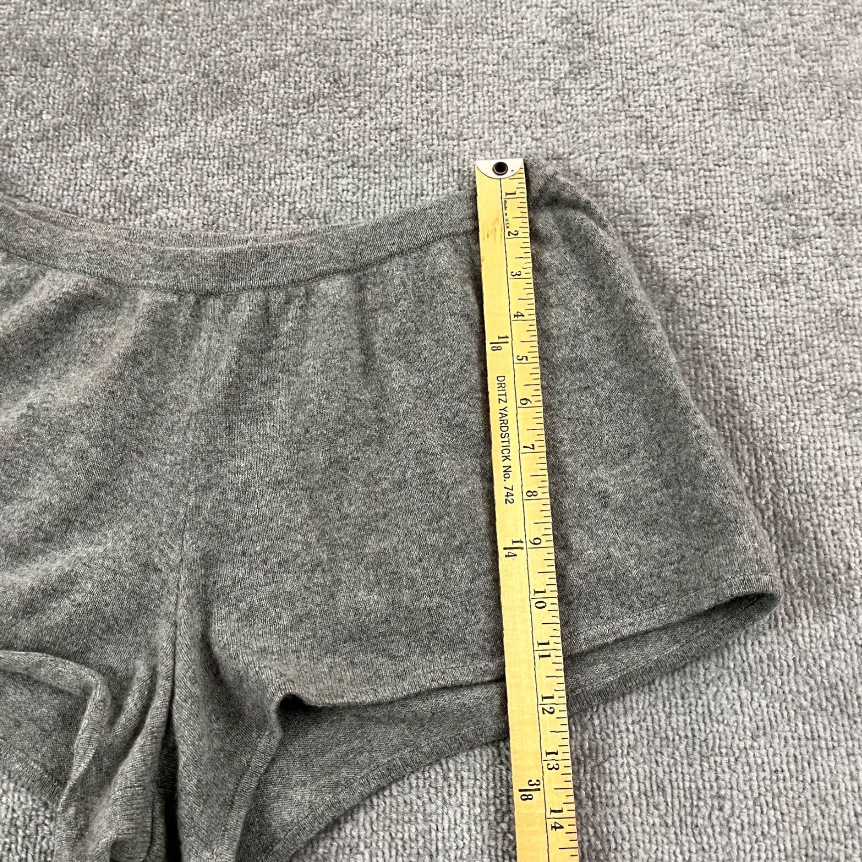 Vintage HATCH Shorts Womens Size 1 35-38 Waist Gray 100% Cashmere Lounge Maternity Soft Size 28" / US 6 / IT 42 - 4 Thumbnail