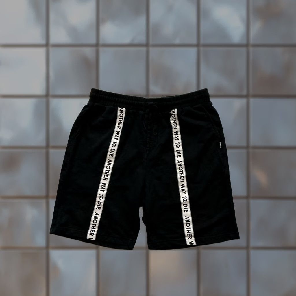 Vintage Gaws Sweat Shorts Peace Sign 8” Inseam XL Black Mens Size US 36 / EU 52 - 1 Thumbnail