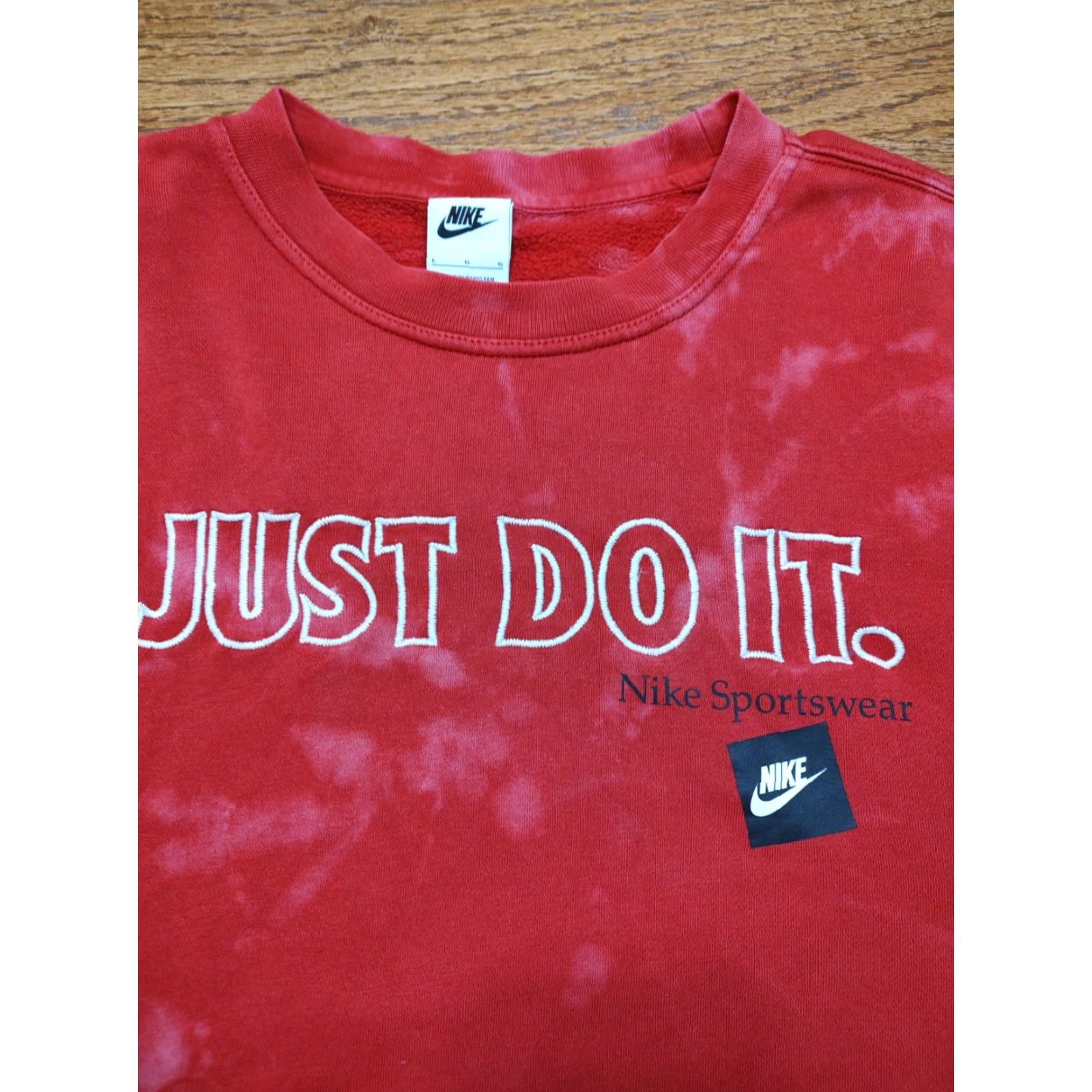 Nike VINTAGE Nike Mens L Lightweight Crewneck Sweatshirt Acid Wash Tie Dye Red Size US L / EU 52-54 / 3 - 6 Thumbnail
