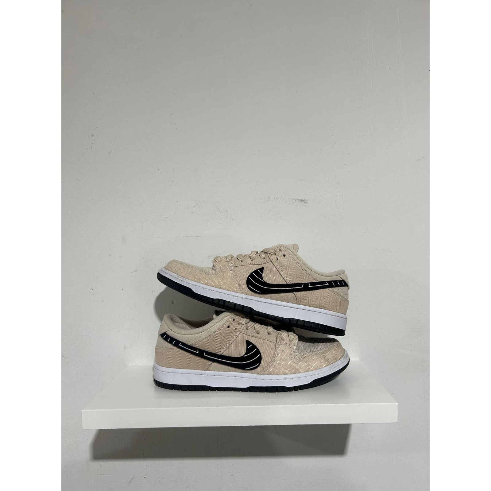 Nike NIKE SB ALBINO AND PRETO SIZE 9.5 Size US 9.5 / EU 42-43 - 1 Thumbnail