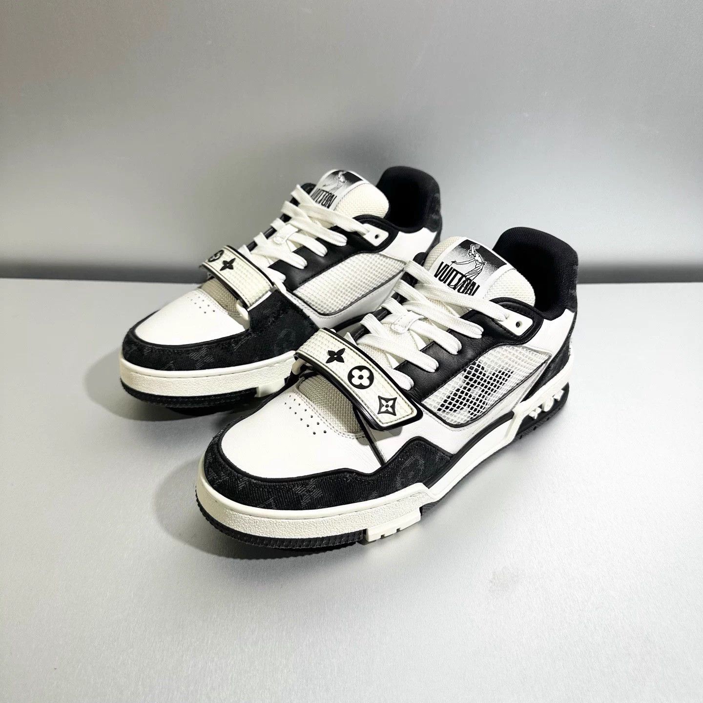 Louis Vuitton LV Black & White Velcro 5/39 Worn Once Size US 6 / EU 39 - 1 Thumbnail