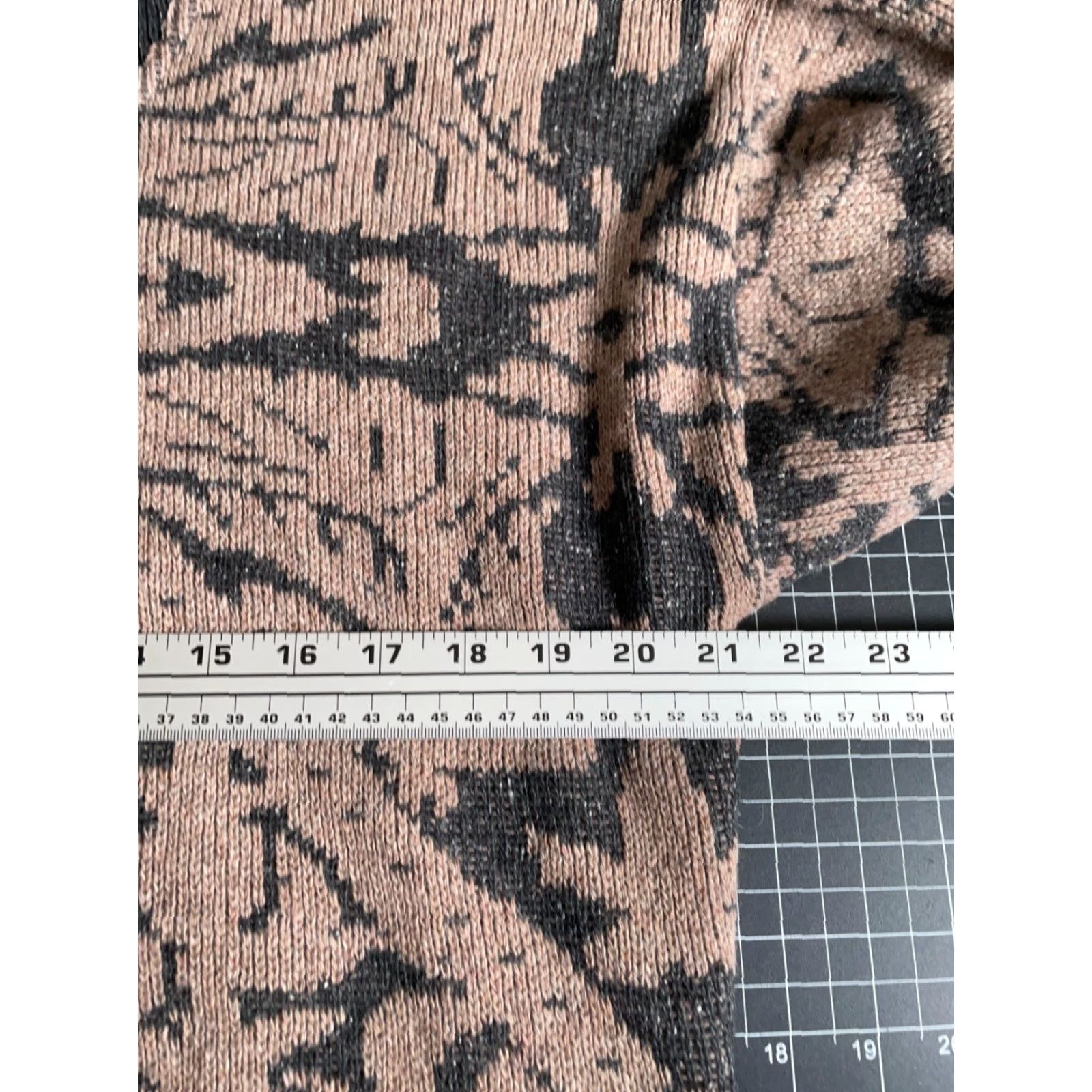 Vintage VINTAGE Amita Sweater Geometric Crew Neck Knit Made in Italy Oversized Wool Nylon Silk 1/4 Zip Men’s Small Beige 90s Retro Dad Casual Pullover Size US S / EU 44-46 / 1 - 5 Thumbnail