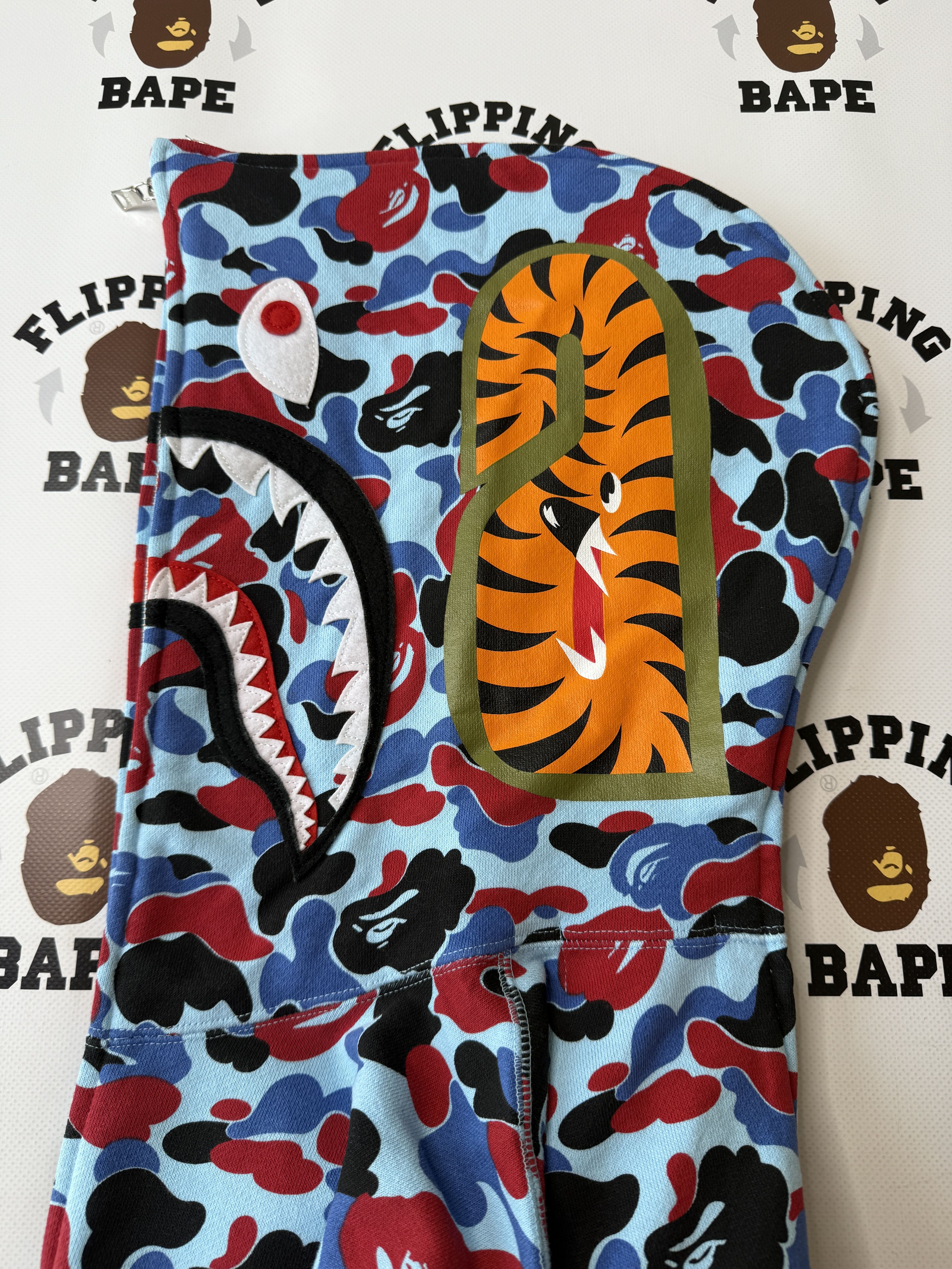 Bape BAPE CHICAGO SHARK FULL ZIP HOODIE Size US S / EU 44-46 / 1 - 6 Thumbnail