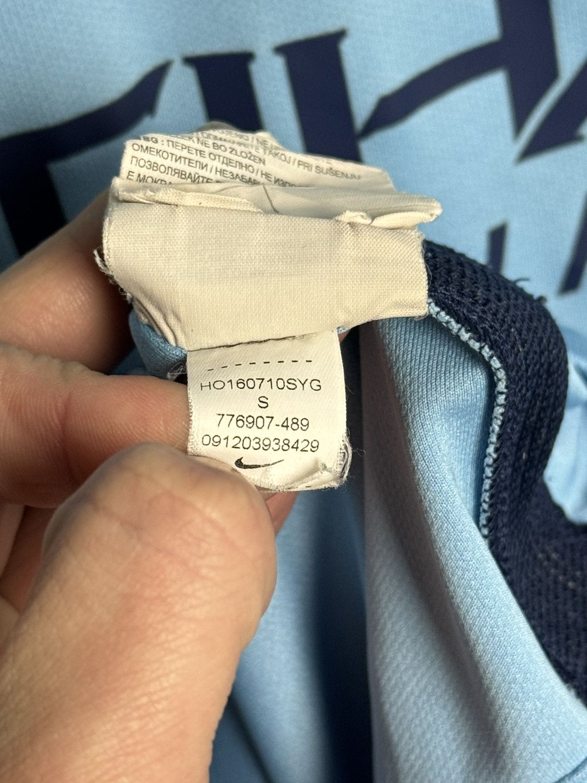 Nike Manchester City 16/17 Home Kun Aguero Football Jersey Size US S / EU 44-46 / 1 - 21 Thumbnail