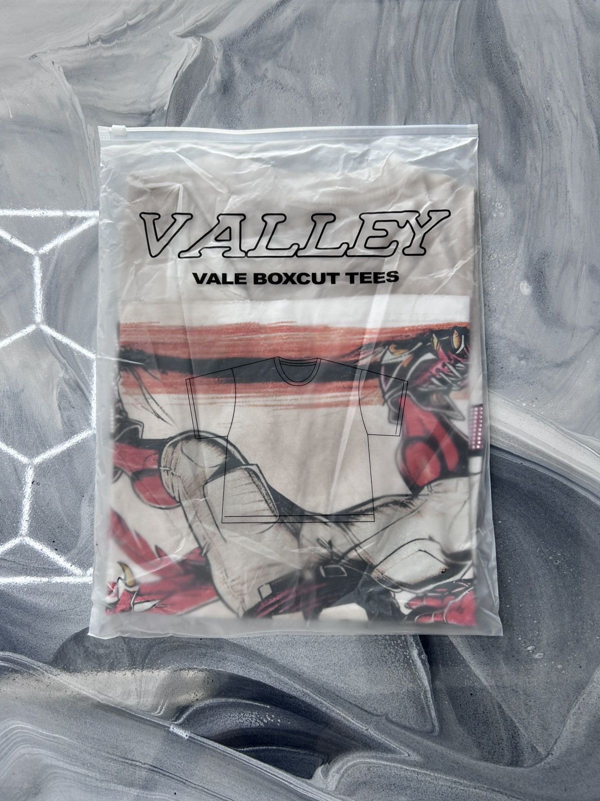 Vale Vale Falcon Bling Tee Cream Red Size M Size US M / EU 48-50 / 2 - 9 Thumbnail