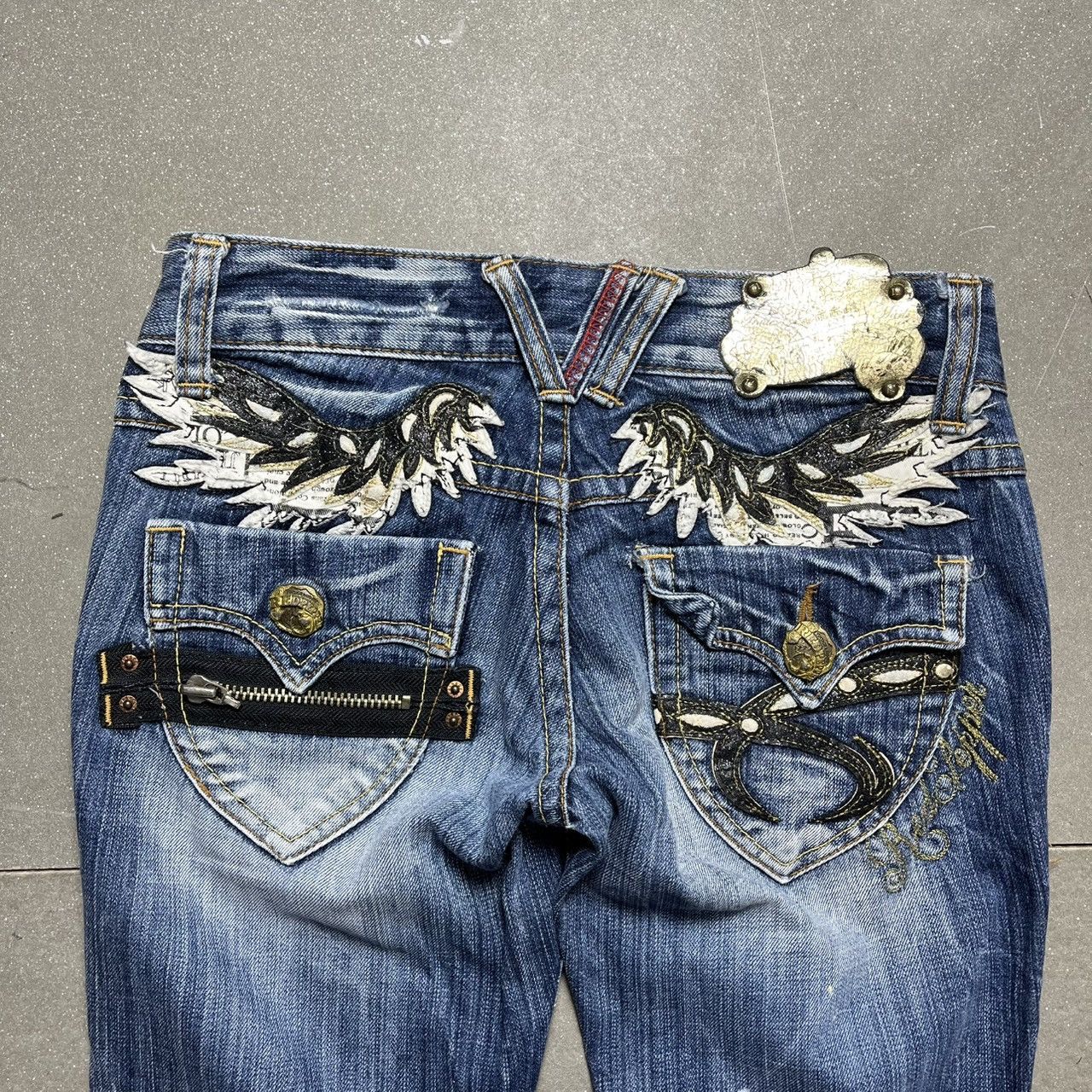 If Six Was Nine × Japanese Brand × Le Grande Bleu (L.G.B.) Red Pepper Wings Flare Jeans Size 30" / US 8 / IT 44 - 9 Thumbnail