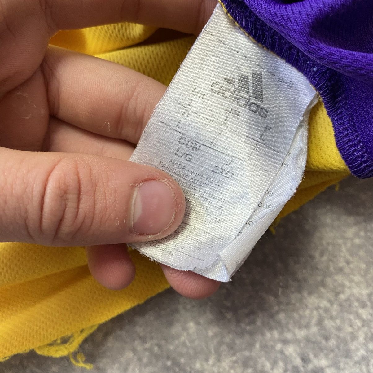 NBA Vintage Adidas NBA Lakers Howard 12 yellow basket jersey Size US L / EU 52-54 / 3 - 9 Thumbnail