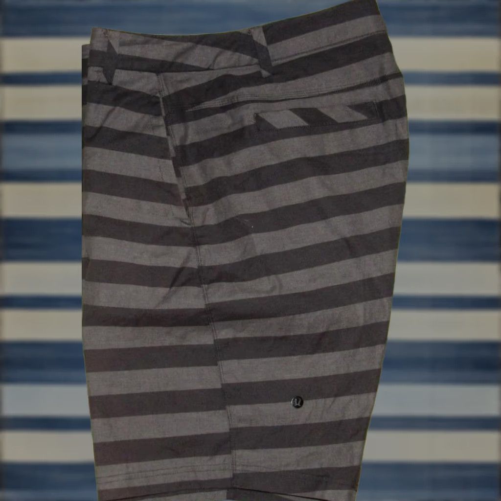 Lululemon Mens LULULEMON Grey Striped 11" Shorts 34 Size US 34 / EU 50 - 1 Thumbnail