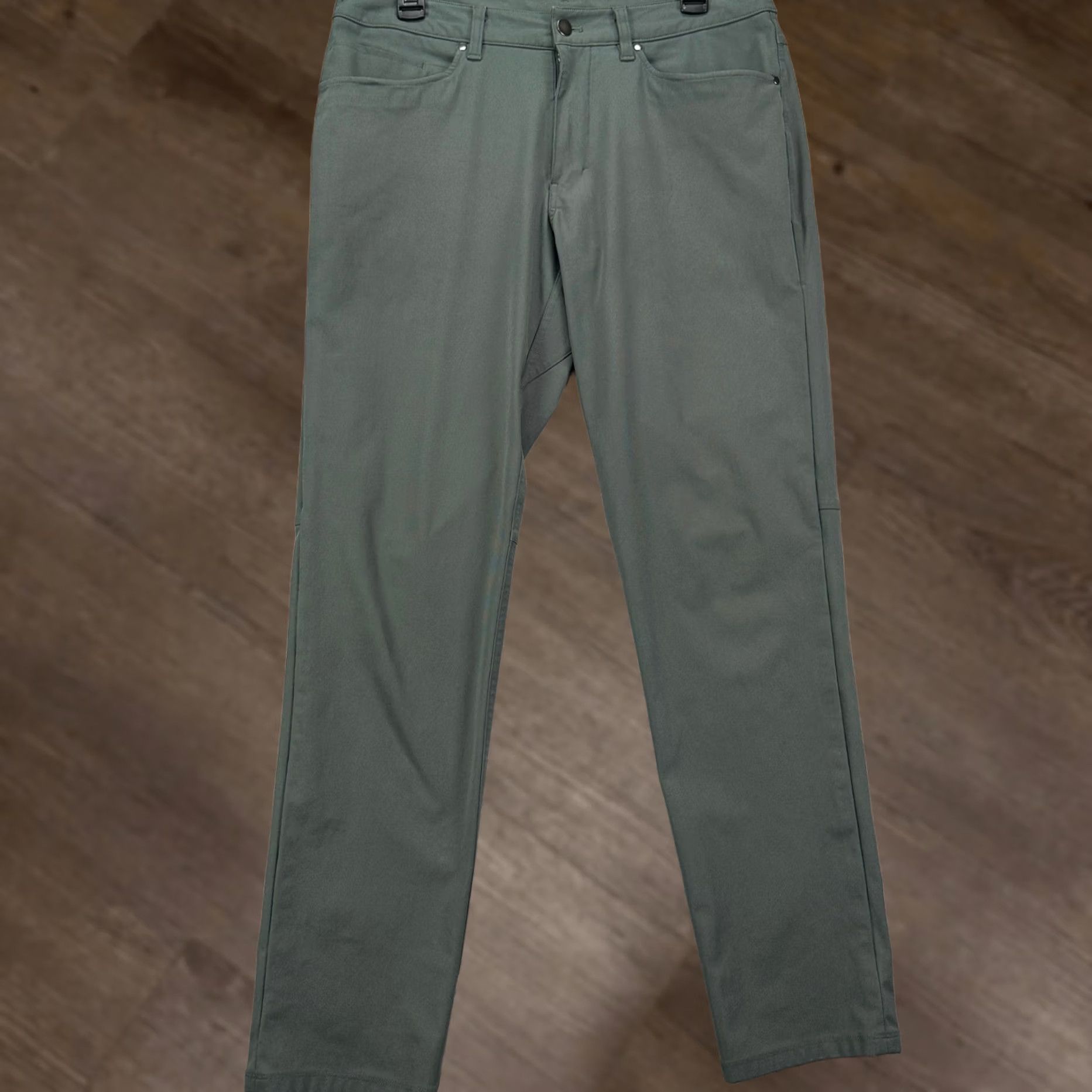 Lululemon Lululemon ABC Pants Chino Golf Mens 32 Gray Performance 5 Pocket Flat Front/Flat Front Chinos 32 Mens Gray ABC Pants Size US 32 / EU 48 - 1 Thumbnail