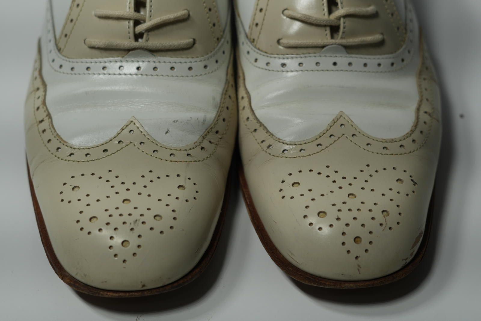 Salvatore Ferragamo Salvatore Ferragamo Shoes Women's 7 White Tan Wingtip Okford Size US 7 / EU 40 - 2 Thumbnail