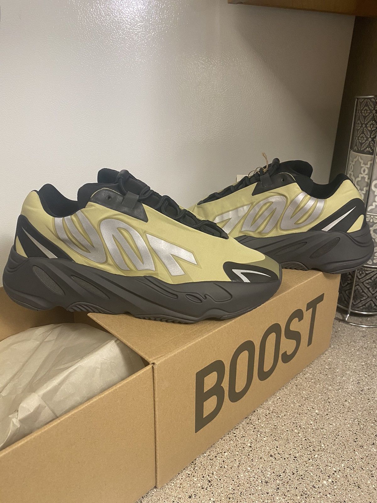 Yeezy adidas Yeezy 700 MNVN ‘Resin’ size9.5M DS w OG All Size US 9.5 / EU 42-43 - 3 Thumbnail