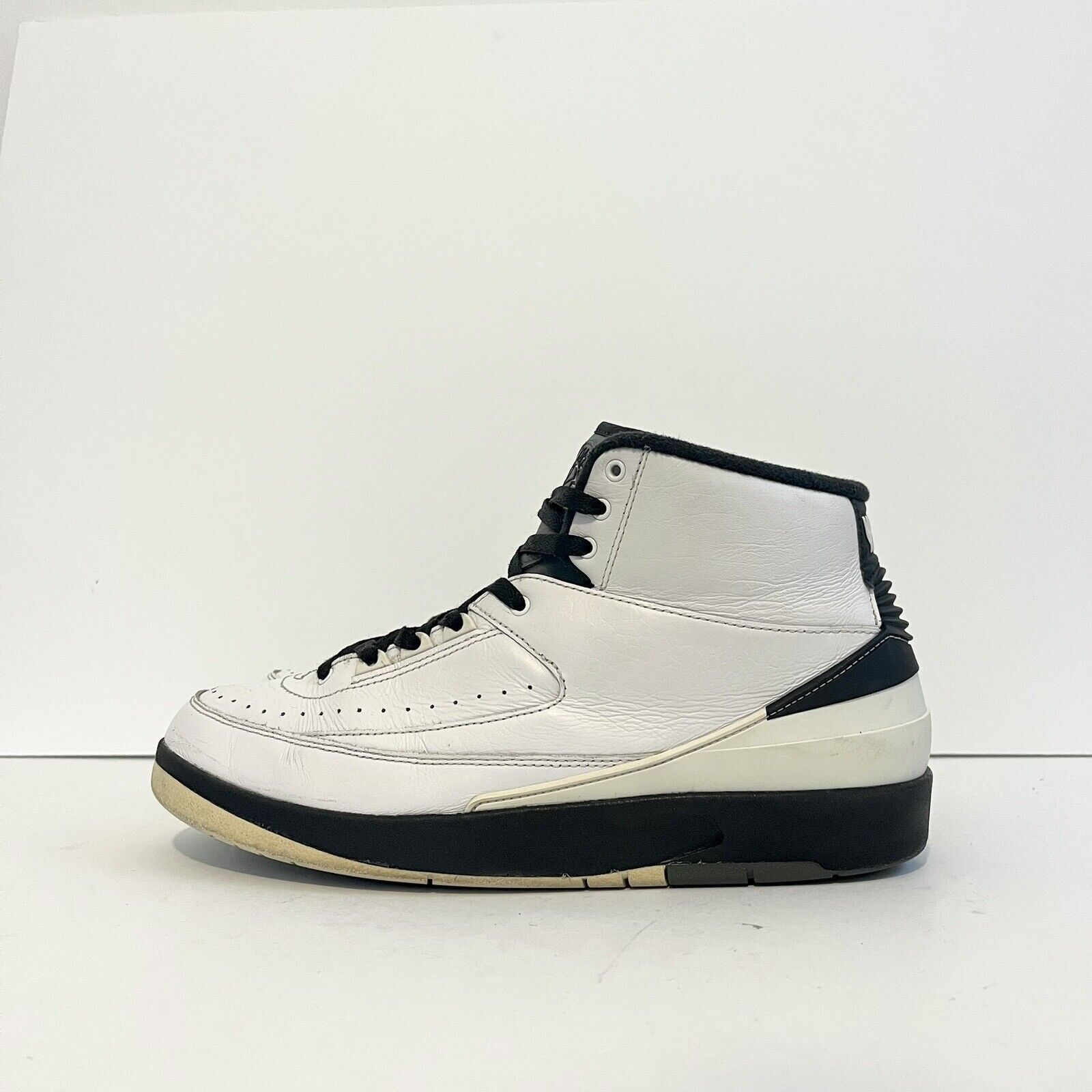Jordan Brand 2016 Air Jordan 2 II Retro Wing It 834272-103 Wht Blk 10.5 Size US 10.5 / EU 43-44 - 1 Thumbnail