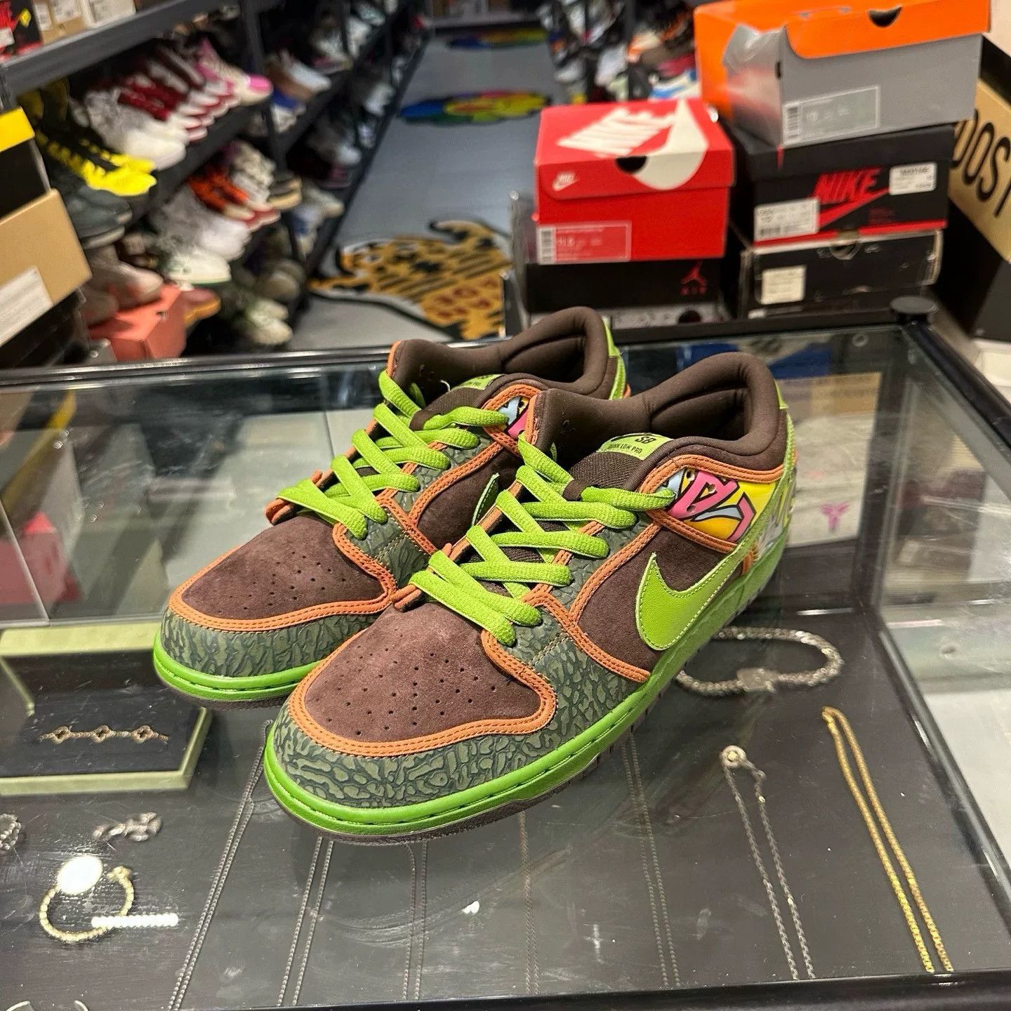Nike Nike Green Lowtop Sneakers 12 Men Size US 12 / EU 45 - 1 Thumbnail