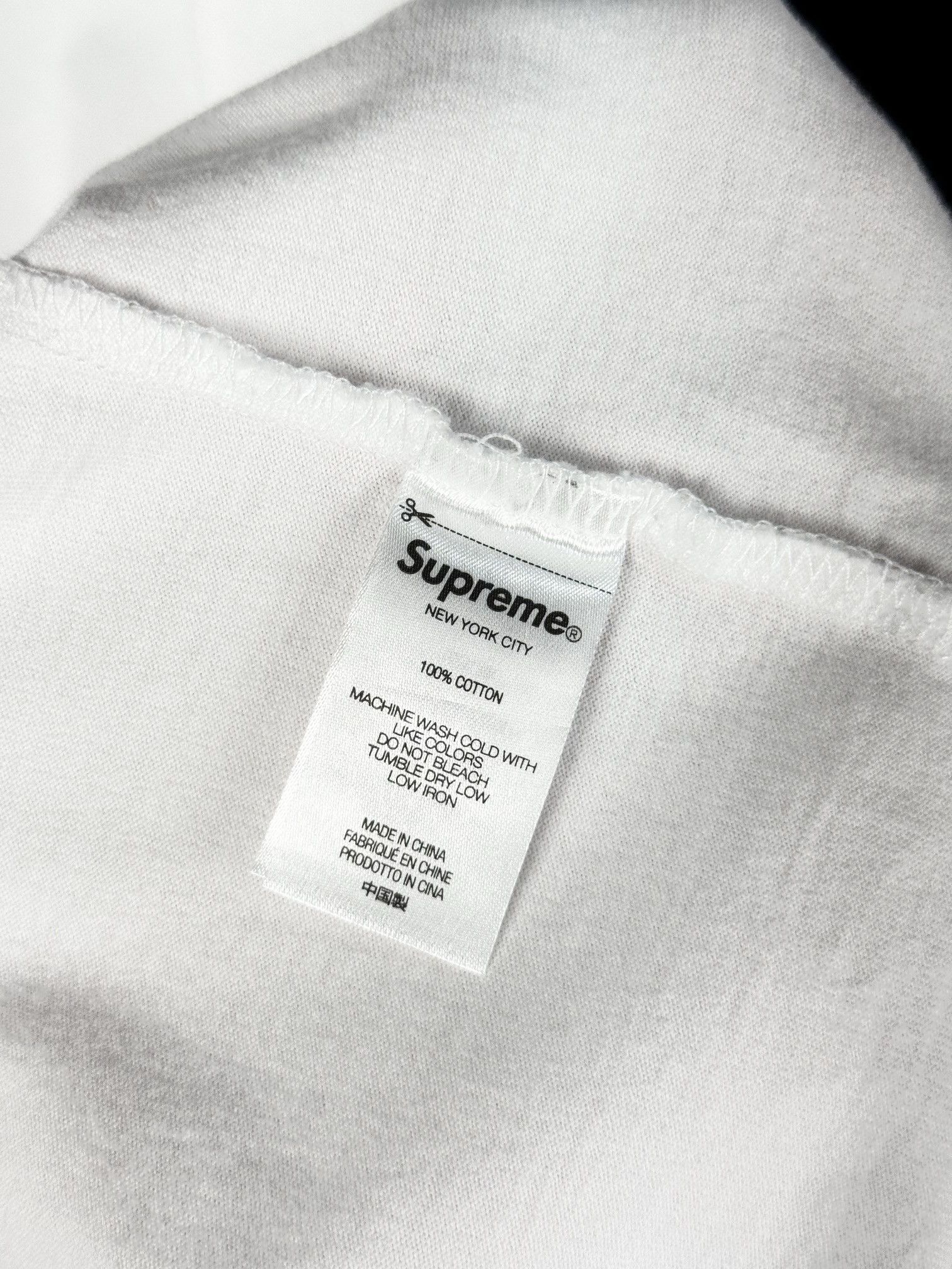 Supreme small logo tee Size US L / EU 52-54 / 3 - 4 Thumbnail