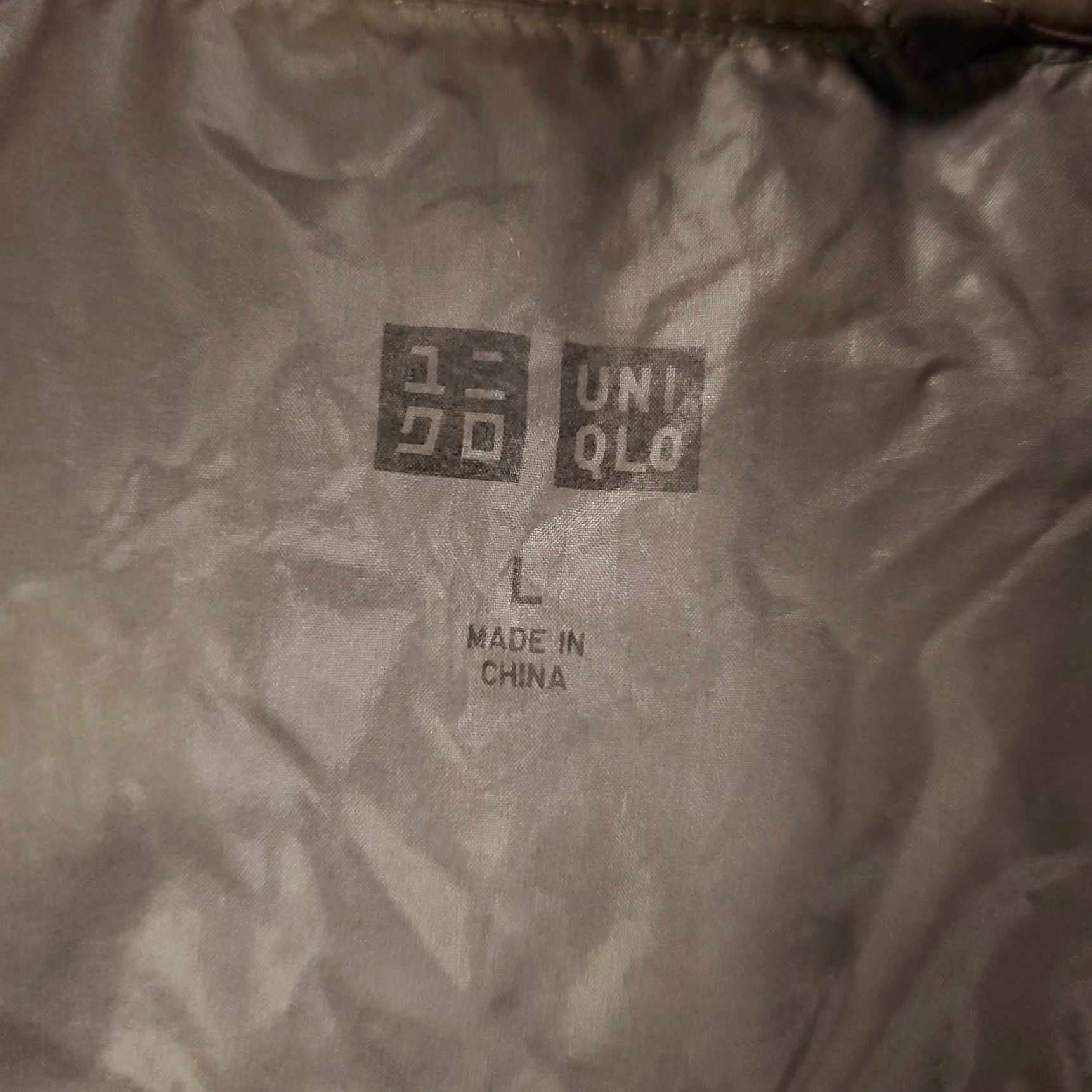 Uniqlo VINTAGE Uniqlo Puffer Vest Womens Large Silver Lightweight Full Zip Casual Outdoor Size L / US 10 / IT 46 - 4 Thumbnail