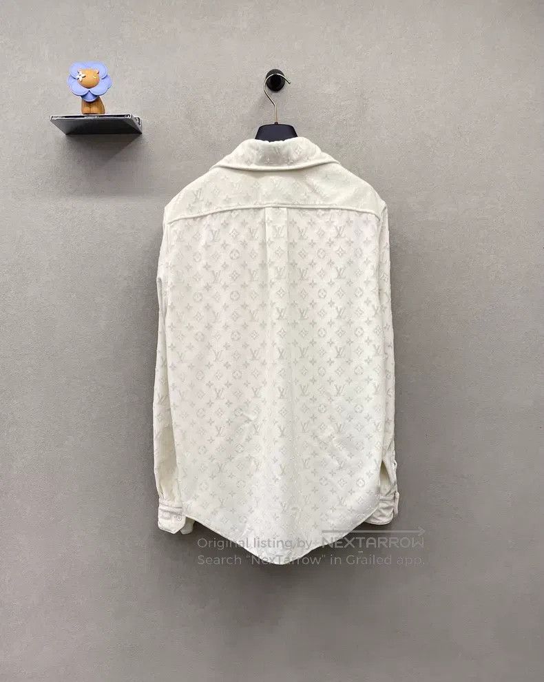Louis Vuitton Louis Vuitton White Dark Logo Shirt Size US L / EU 52-54 / 3 - 4 Thumbnail