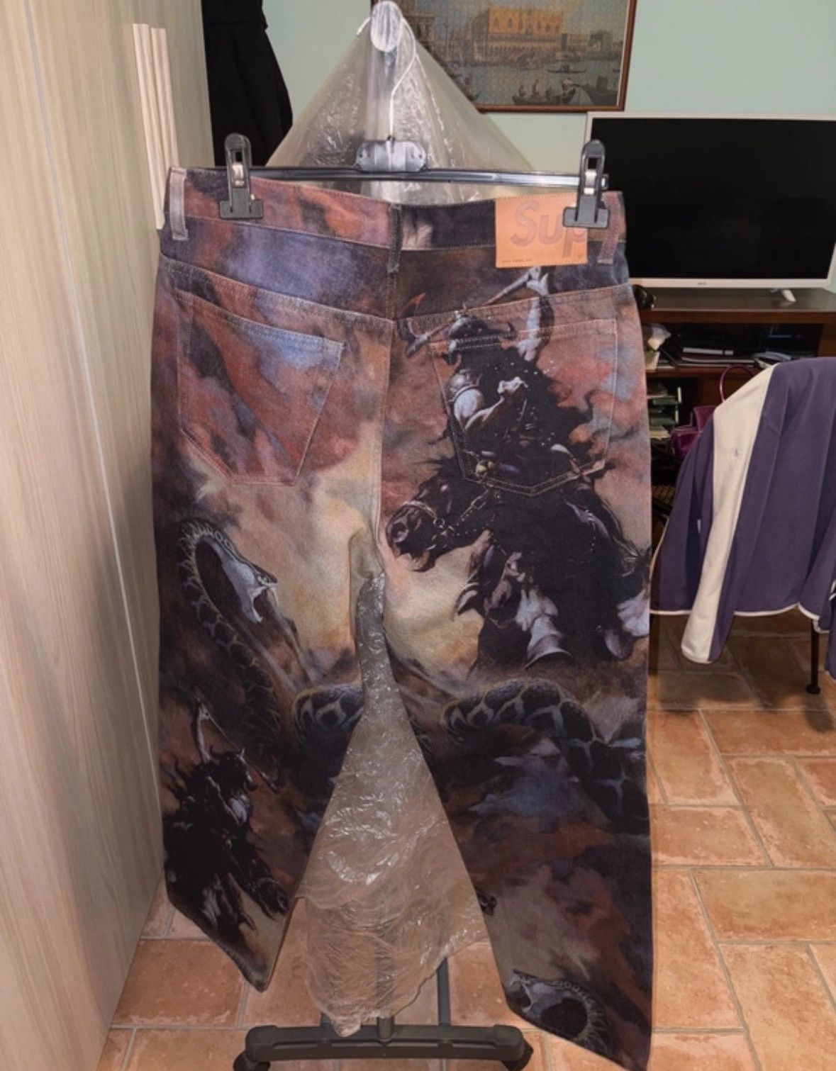 Supreme Frank Frazetta Track Pant 【M】 Supreme/Frank Frazetta. 11/29/2024 American artist Frank