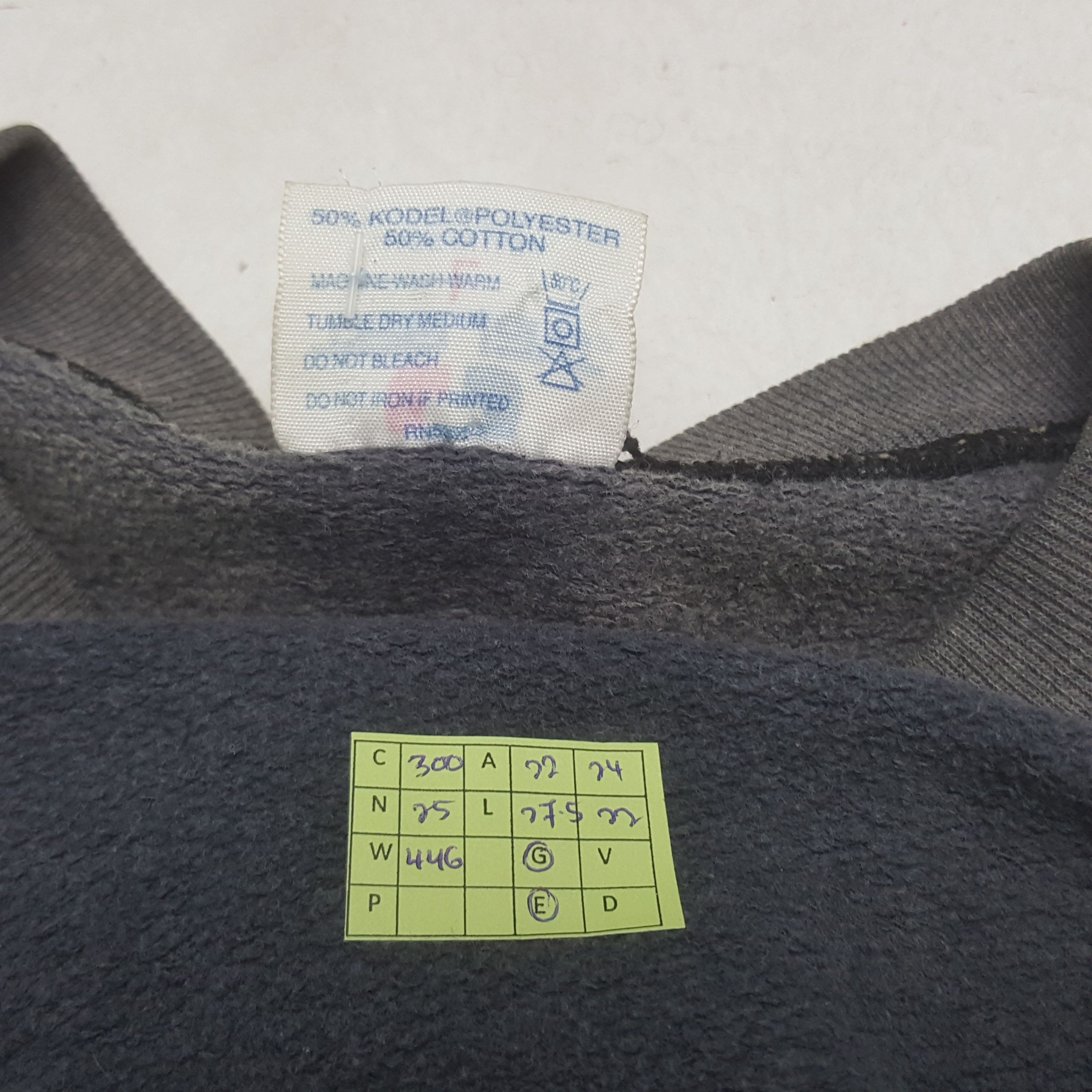 TEE JAYS Vintage Disney 1993 Looney Tunes Cartoon Sweatshirt C300N25 Size US M / EU 48-50 / 2 - 8 Thumbnail