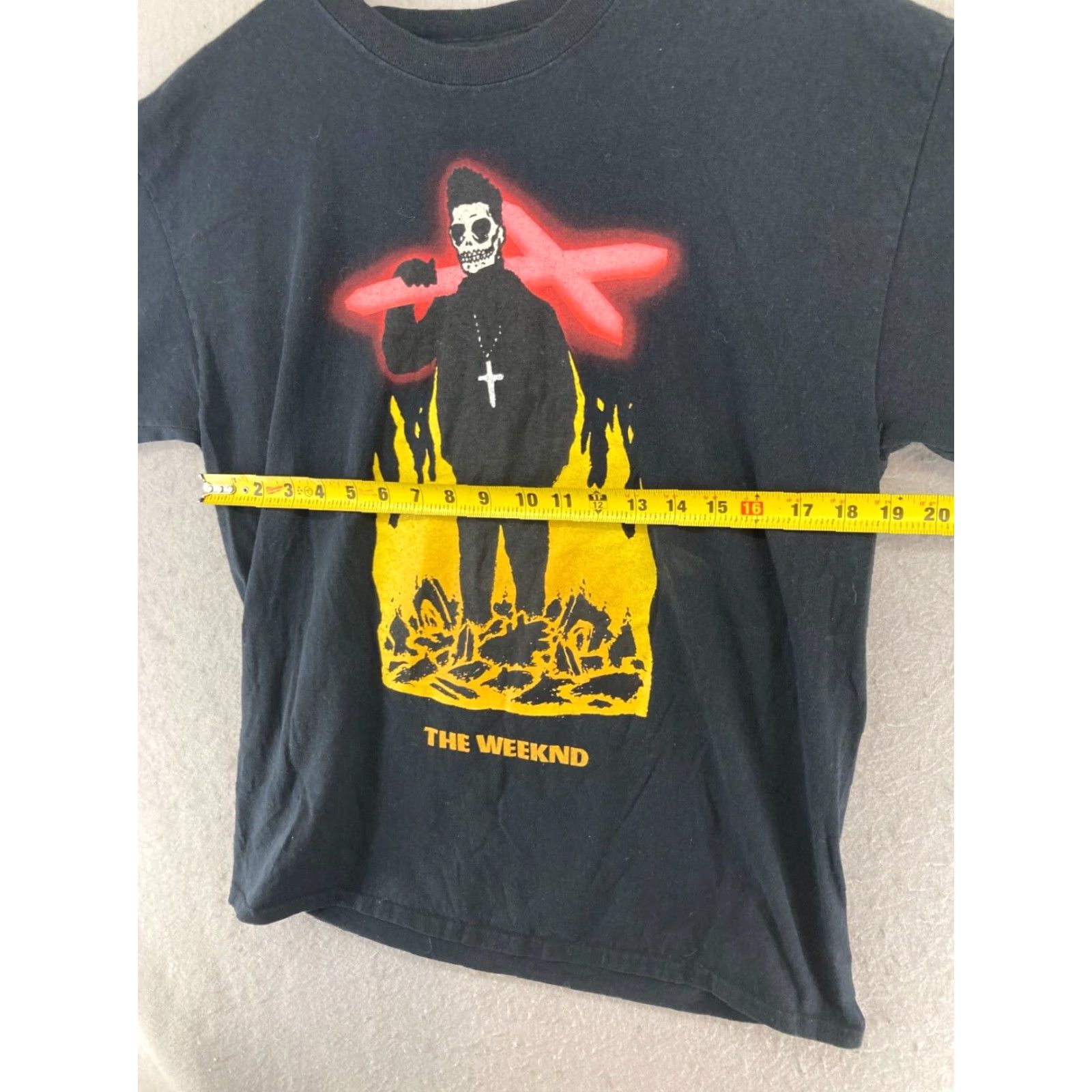 Vintage XO The Weeknd Band TShirt Mens L Black Skull Cross Fire Graphic Print Size US L / EU 52-54 / 3 - 2 Thumbnail