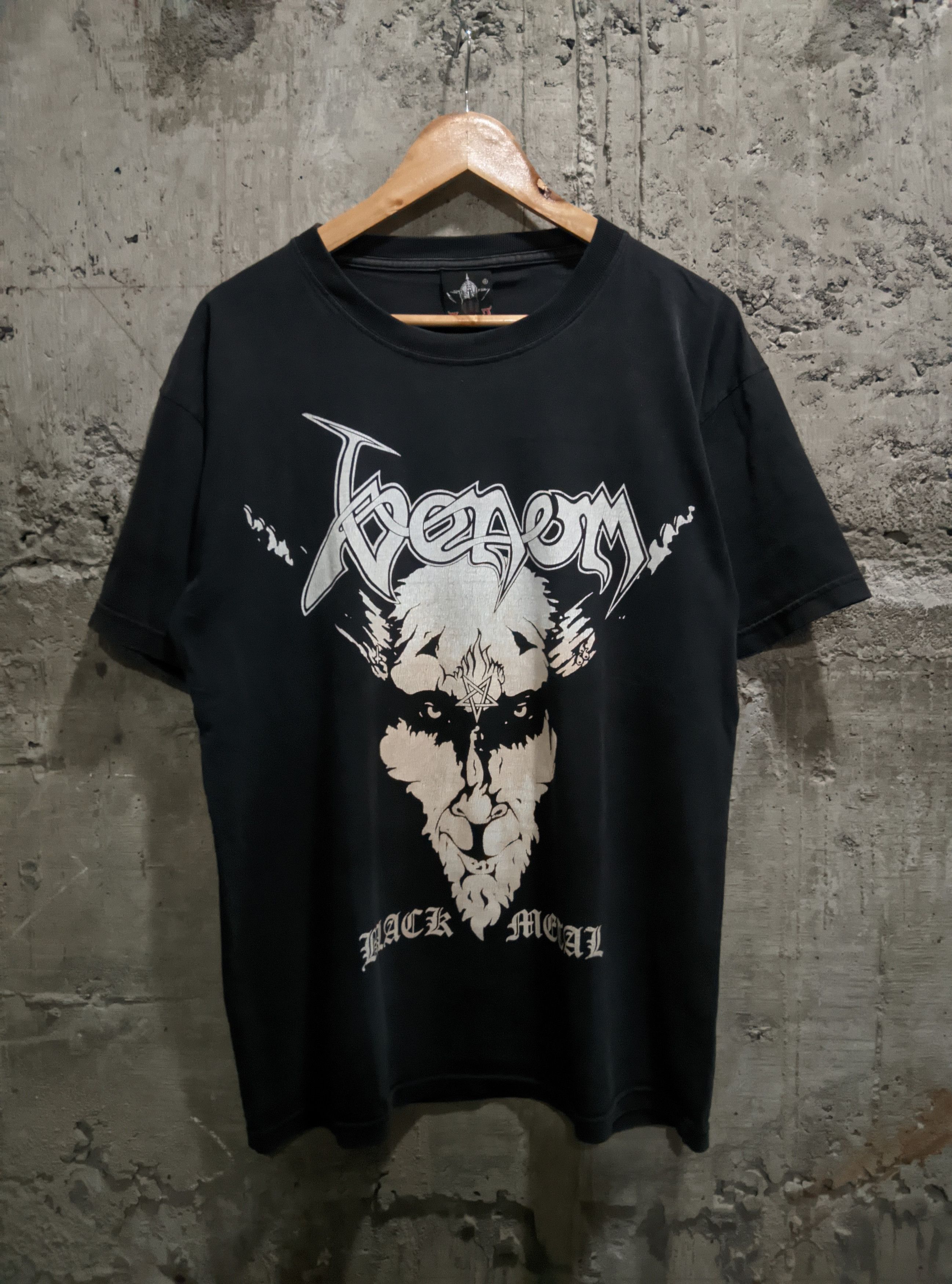 Band Tees Vintage 2000s Venom black metal t shirt Size US L / EU 52-54 / 3 - 1 Thumbnail