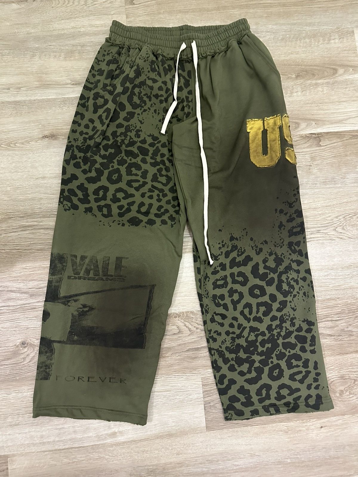 Vale Vale Green Safari Sweatpants (S) Size US 30 / EU 46 - 1 Thumbnail