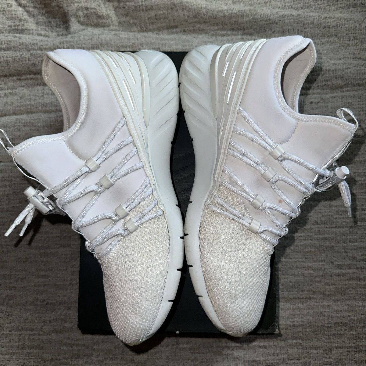 Louis Vuitton Louis Vuitton Fastlane Sneaker White Sz. 9 Size US 9 / EU 42 - 2 Thumbnail