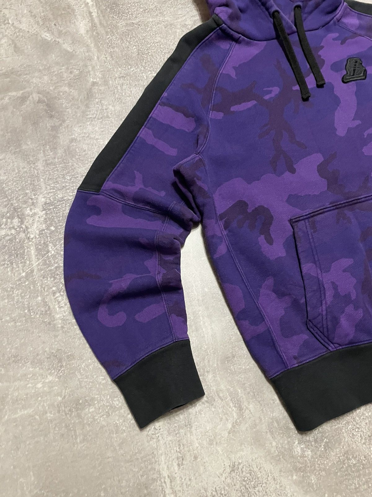 NBA × Nike Vintage Nike NBA LA Lakers Lebron Hoodie Purple Camo Size US M / EU 48-50 / 2 - 4 Thumbnail