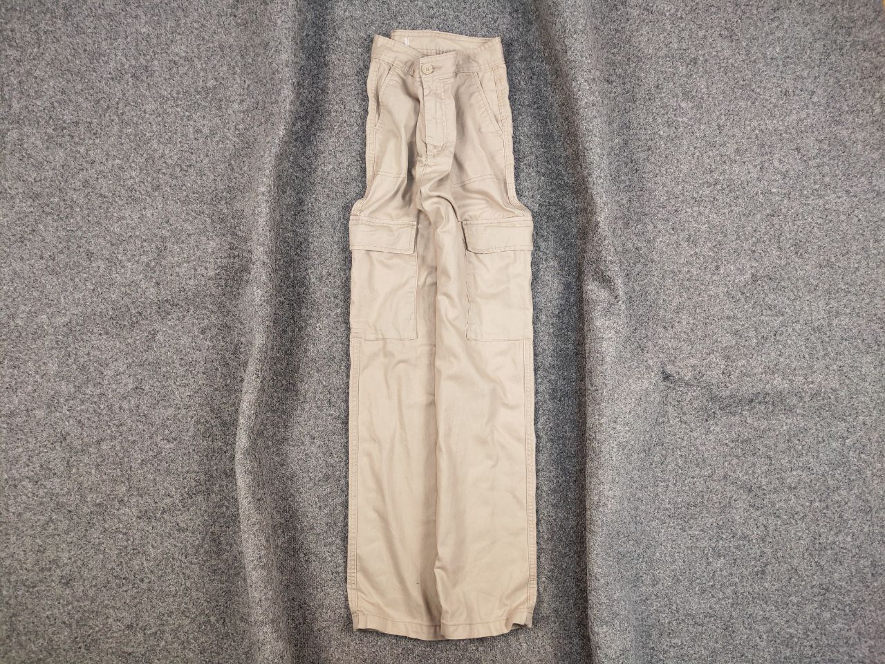 Japanese Brand Vintage Japanese Casual Beige Baggy Cargo Pants Y2K Style Size US 32 / EU 48 - 2 Thumbnail