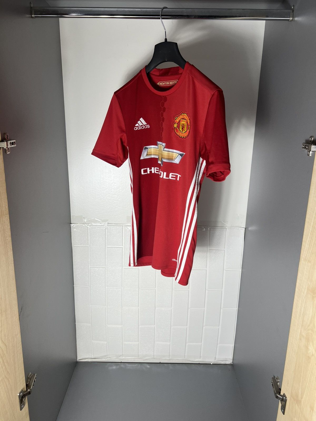 Vintage VERY RARE ADIDAS FC MANCHESTER UNITED ENGLAND SOCCER JERSEY Size US XS / EU 42 / 0 - 5 Thumbnail